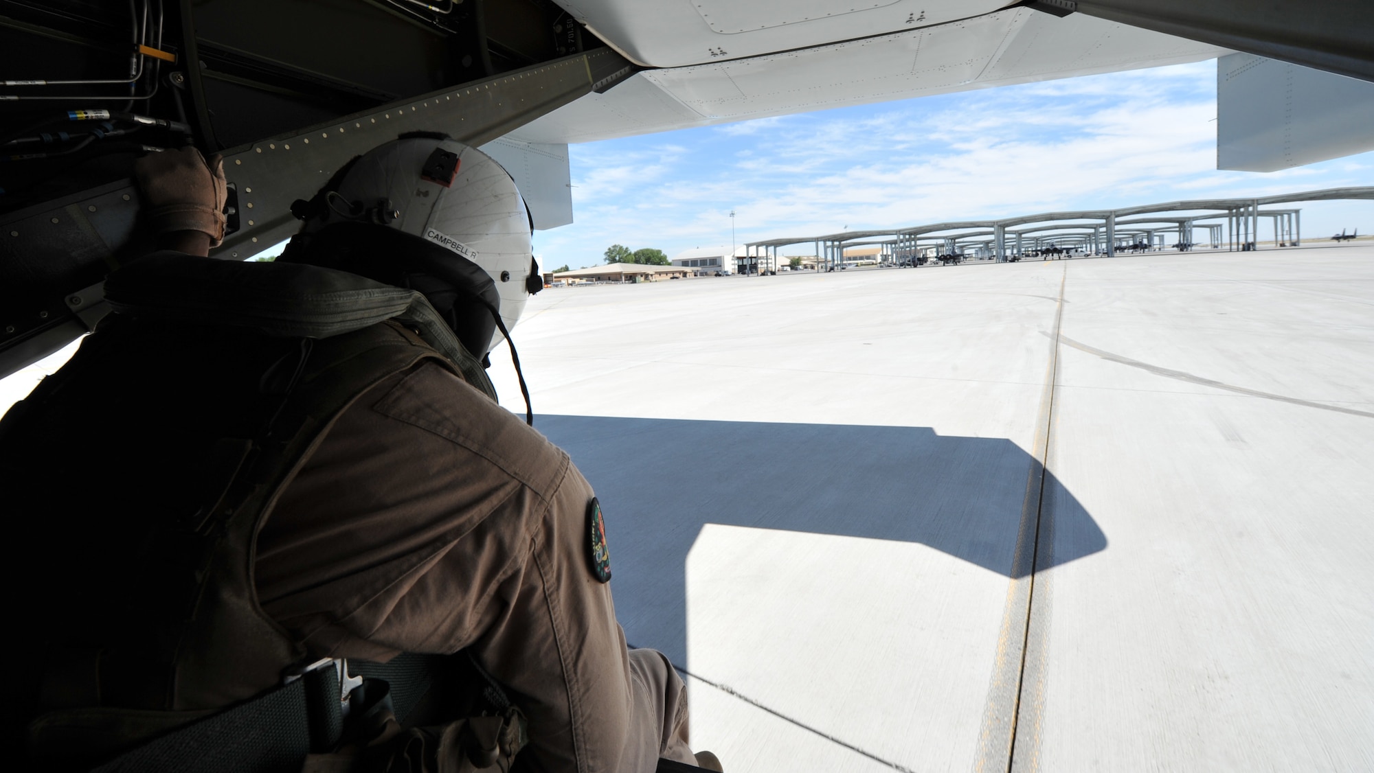MOUNTAIN HOME AIR FORCE BASE, Idaho – Marine Lance Corporal Richard Campbell, an MV-22 crew chief, assigned to Marine Medium Tiltrotor Squadron 166 out of Miramar, Calif., looks out the Osprey’s hatch here Aug 18. Approximately 180 Marines from VMM-166 will be conducting training at MHAFB from Aug. 9 to 25. (U.S. Air Force photo by Airman 1st Class Heather Hayward)