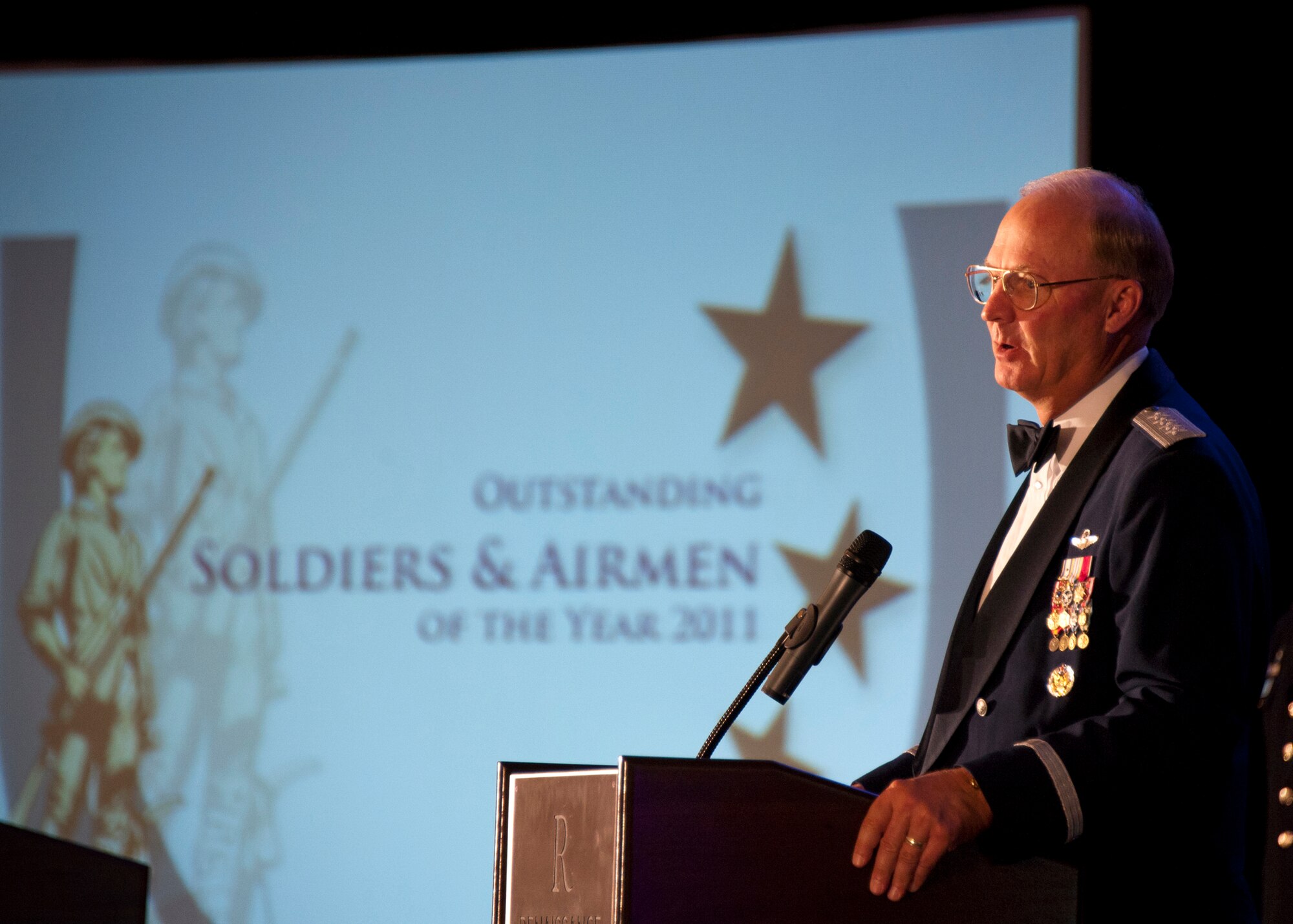 General Craig R. McKinley, Chief, National Guard Bureau, addresses the crowd at the National Soldiers and Airmen of the Year banquet at the Renaissance Arlington Capital View Hotel, Arlington, Virginia. The banquet recognizes those winners for the outstanding work and for the year and for winning the award. (US Air Force photo by MSgt Marvin Preston, 169th FW/PA)