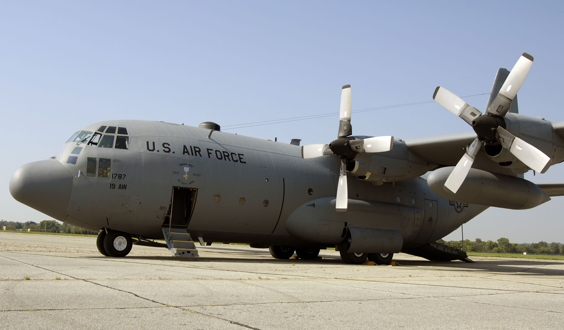 Lockheed C-130 Hercules / C-130J Super Hercules 110818-F-AL359-015