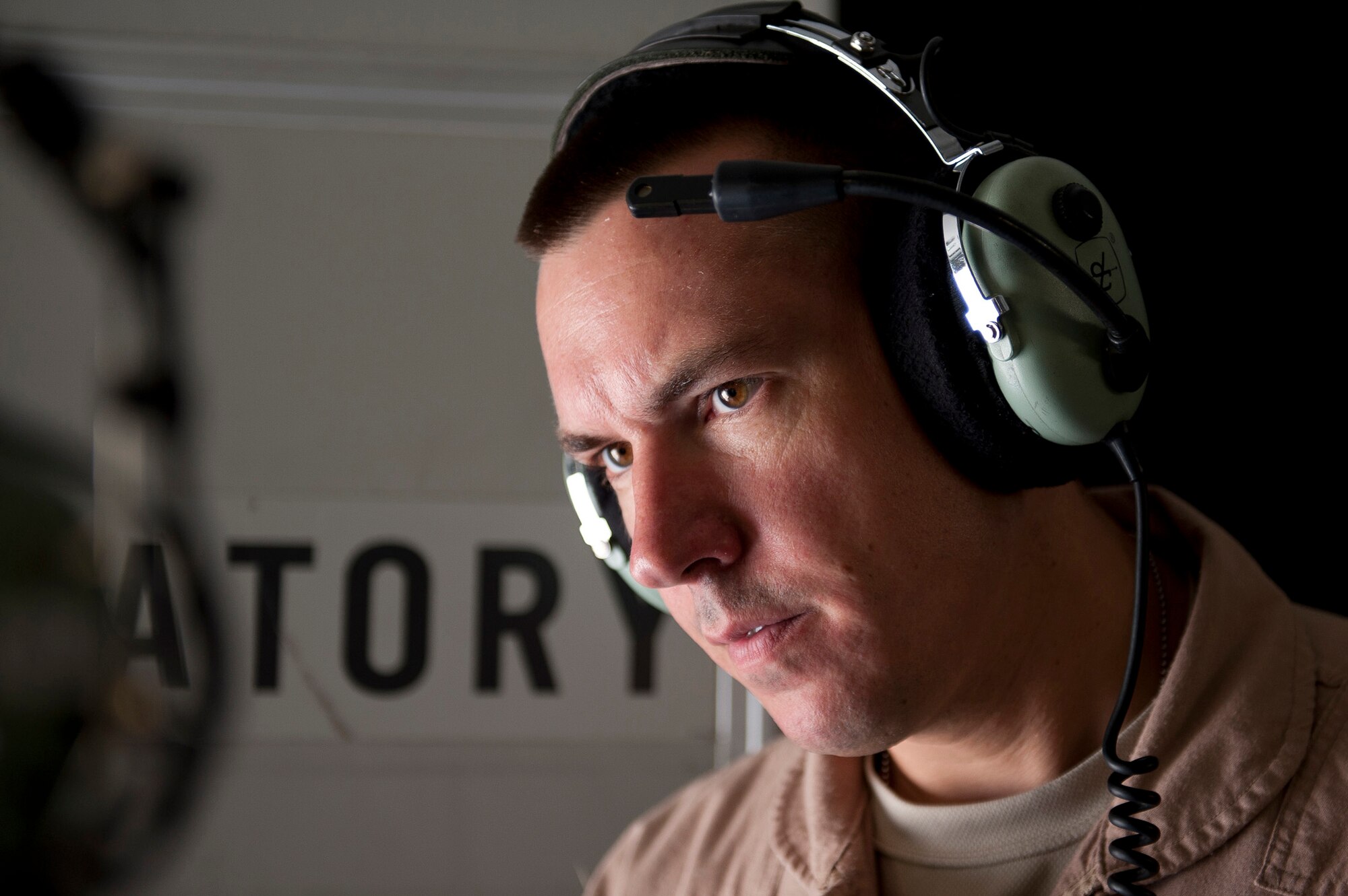 Staff Sgt. Sean Sullivan, an 817th Expeditionary Airlift Squadron loadmaster, speaks with a maintainer onboard a C-17 Globemaster III aircraft before a flight Aug. 18, 2011, at Incirlik Air Base, Turkey. The crew transported equipment and supplies to Kandahar Air Field, Afghanistan. (U.S. Air Force photo by Tech. Sgt. Michael B. Keller/Released)