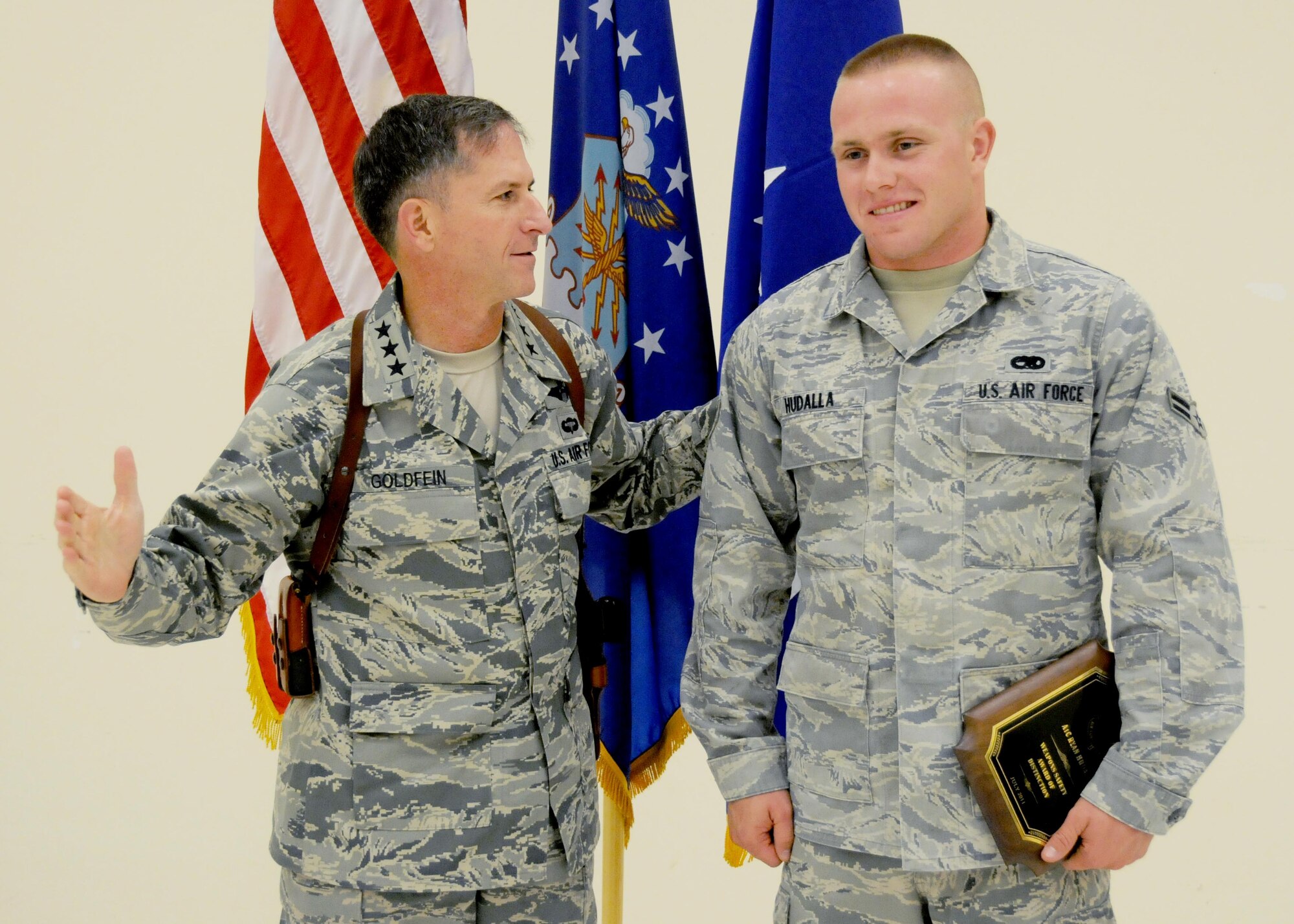 Lieutenant Gen. David Goldfein, U.S. Air Forces Central Command commander,
presents Airman 1st Class Ryan Hudalla, 332nd Expeditionary Maintenance
Squadron, a weapons safety award of distinction. Hudalla, who is deployed
from Spangdahlem Air Base, Germany, received the award for actions he
recently took in identifying and helping eliminate the threat of an
unexploded ordnance.(U.S. Air Force photo by Senior Airman Jeffrey
Schultze)

