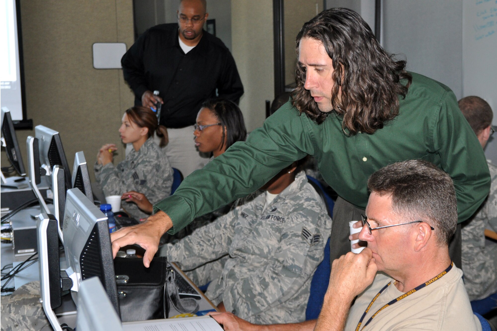 YOUNGSTOWN AIR RESERVE STATION, Ohio -- Jason Uber, a Lockheed-Martin contractor assigned to the Air Force Reserve's 910th Communications Flight, works with Master Sgt. Dale Whaley, 910th Maintenance Group (MG) Client Support Technician, during a SharePoint training class held in the training room of the 910th MG's Hangar 305 here, Aug. 23, 2011. The training class is designed to familiarize attendees with the capabilities of the information-sharing program. U.S. Air Force photo by Master Sgt. Bob Barko Jr.