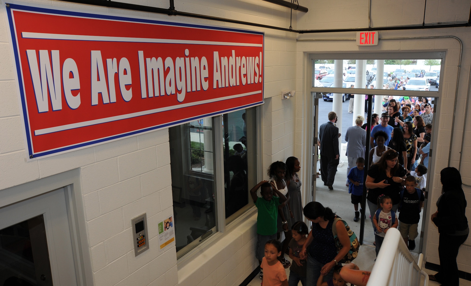 Parents and students enter Imagine Andrews Public Charter School for the first time Aug. 18. The open house allowed parents and students the opportunity to meet their teachers prior to the first day of class Aug. 22. (U.S. Air Force photo/ Staff Sgt. Keyonna Fennell)

 
