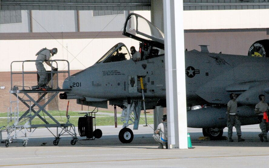 Reserve maintainers work on A-10 aircraft during a phase-one operational readiness inspection, Aug. 27, 2011. The 442nd FW is an A-10 Thunderbolt II Air Force Reserve unit at Whiteman Air Force Base, Mo. (U.S. Air Force photo/Tech. Sgt. Kent Kagarise)