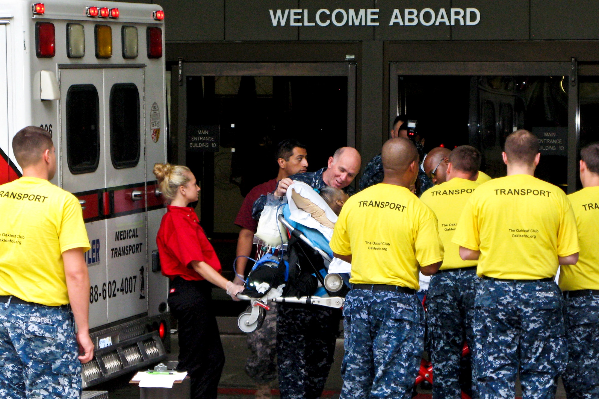 Navy Rear Adm. Matthew L. Nathan (center), the commander of the National Naval Medical Center, greets one of the last 18 patients being transferred from Walter Reed Army Medical Center in Washington D.C. Aug. 27, 2011, to what will become the new Walter Reed National Military Medical Center in Bethesda, Md.  (Defense Department photo/Donna Miles)