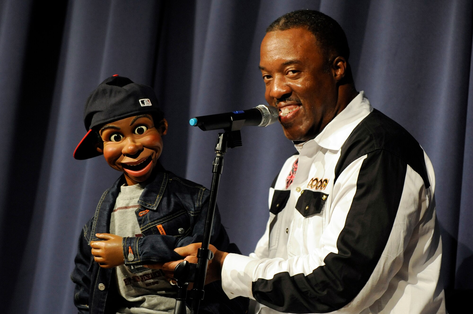 MISAWA AIR BASE, Japan -- Comedian Willie Brown and his sidekick "Woody" entertain the Misawa Air Base residents at the collocated club here Aug. 26. Willie Brown is a nationally-known ventriloquist who has appeared several times on Black Entertainment Television's "Comic View," Home Box Office's "DEF Comedy Jam" and most recently in a recurring role on the Showtime network series, "Barbershop." (U.S. Air Force photo/Tech. Sgt. Marie Brown)