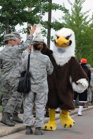 KUNSAN AIR BASE, Republic of Korea -- American Forces Network???s ???The Eagle??? receives high fives from Airmen standing in line to get free steak dinner provided by Steak Team Mission here Aug. 25. The Steak Team Mission donated more than 1,500 steaks and volunteered to cook these steaks for the Wolf Pack.  (U.S. Air Force photo/Senior Airman Brittany Y. Bateman)

