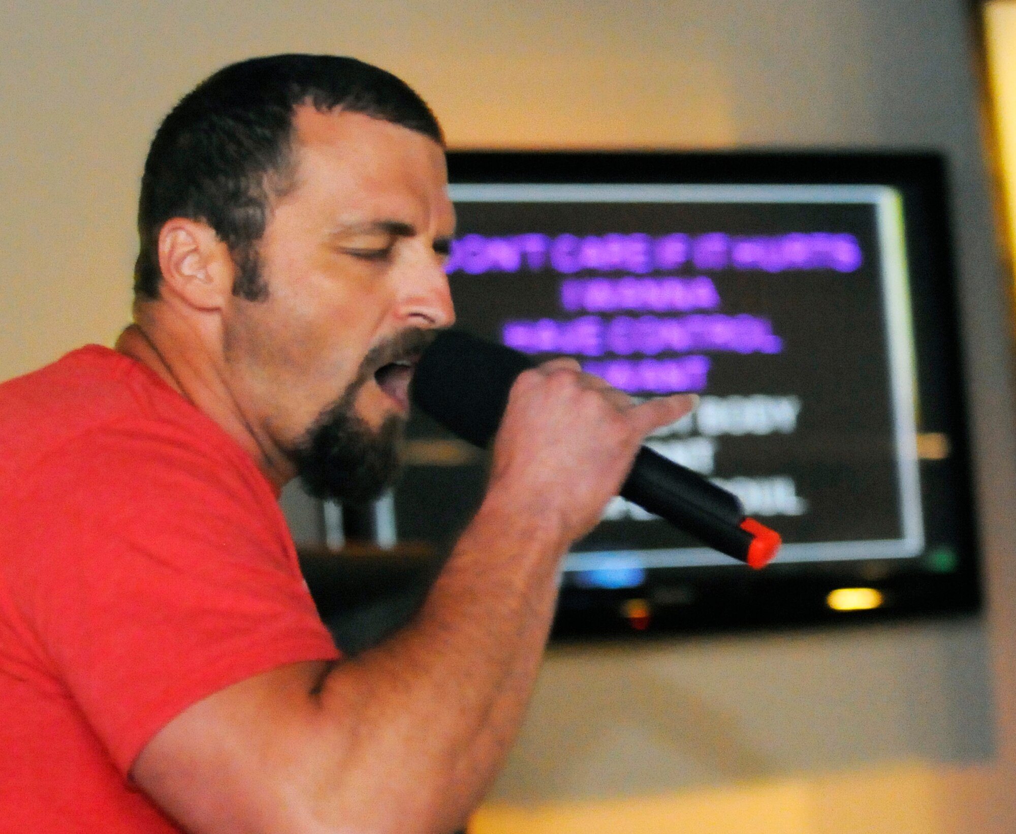 Anthony Allen sings "Creep". He placed 2nd in a Robins' Idol preliminary competition Aug. 25. U. S. Air Force photo by Sue Sapp