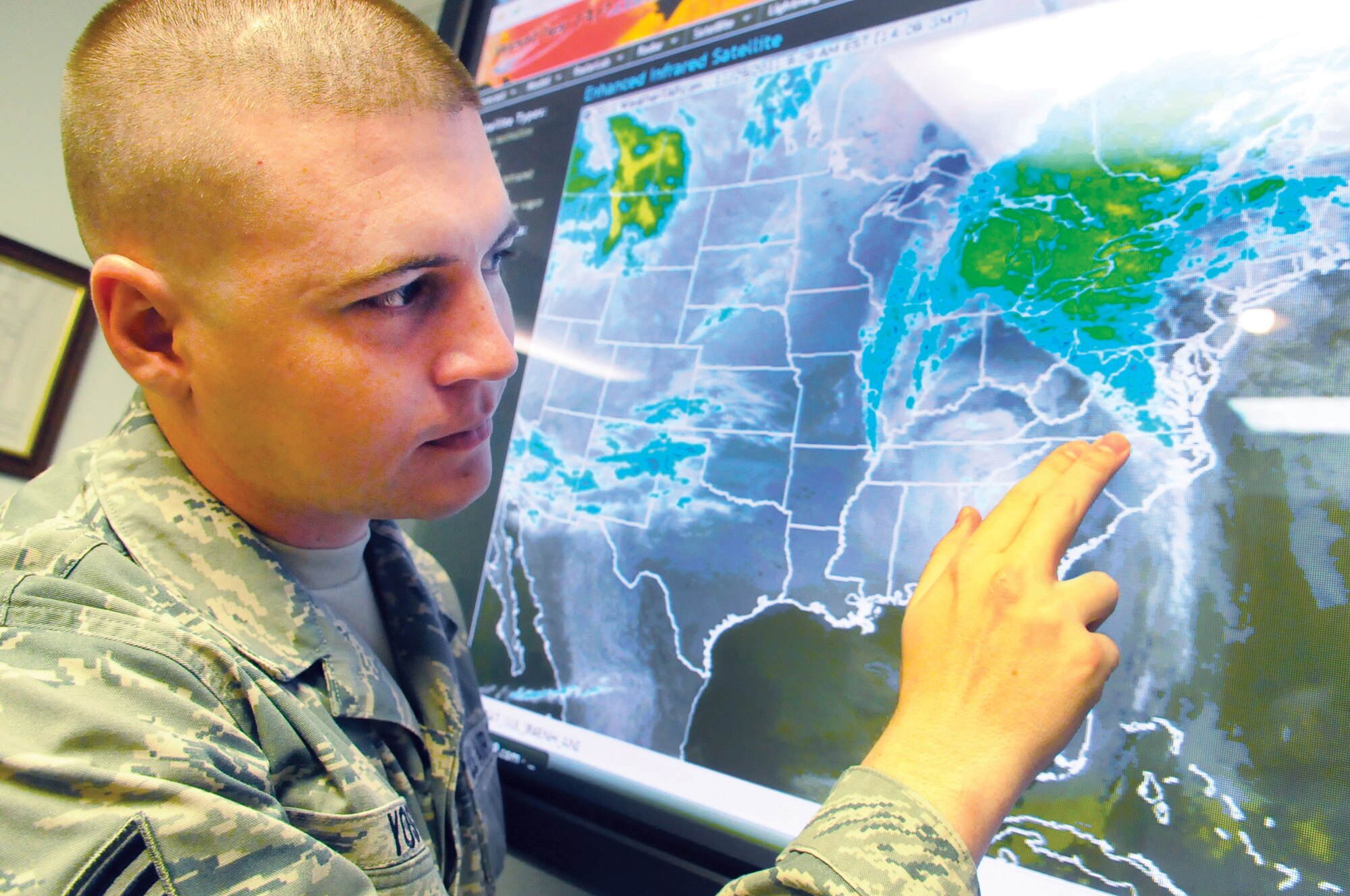 Staff Sgt. Mike Yost, 78 Operations Support Squadron Weather Flight  Airfield Service NCOIC, monitors current weather conditions. U. S. Air Force photo by Sue Sapp