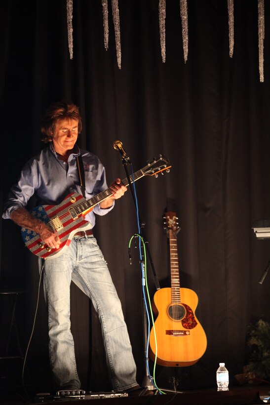 John Parr sings at his concert at USO of North Carolina-Jacksonville on Dec. 3. Parr spoke of his deep affection for the military and America during the concert. (Official U.S. Marine Corps Photo by Pfc. Jackeline M. Perez Rivera) ::r::::n::