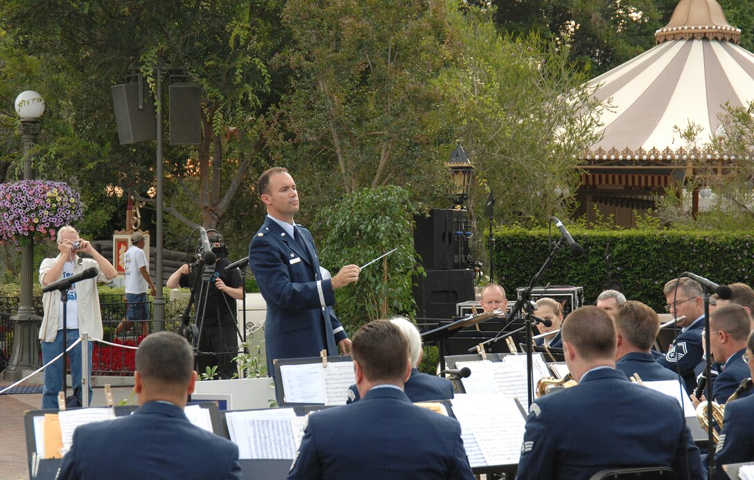 The 562nd Air Force Band performs at Disneyland in summer 2009 under the direction of Major Eric Patterson.