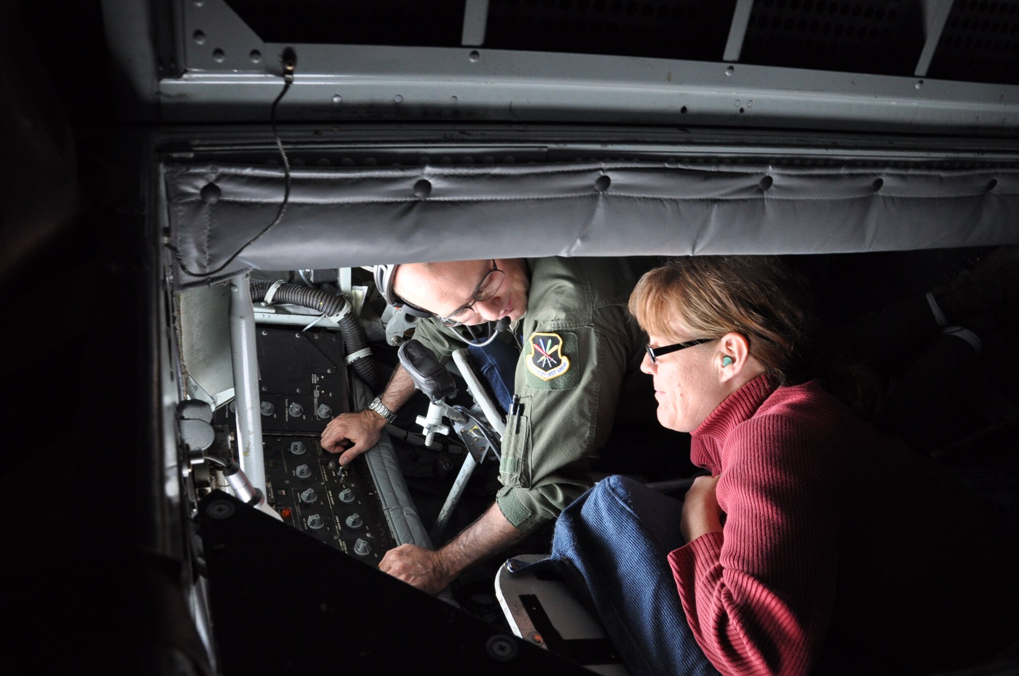 Kathleen Goethe, wife of Senior Master Sgt. Ernest Goethe, 931st Aircraft Maintenance Squadron watches Master Sgt. Michael Kissire, a boom operator from the 313th Flight Test Group out of San Antonio refuels an aircraft from the boom pod of a KC-135 Stratotanker. Kissire was flying with the 931st ARG to maintain professional qualifications. (Air Force photo by Tech. Sgt. Brannen Parrish)
