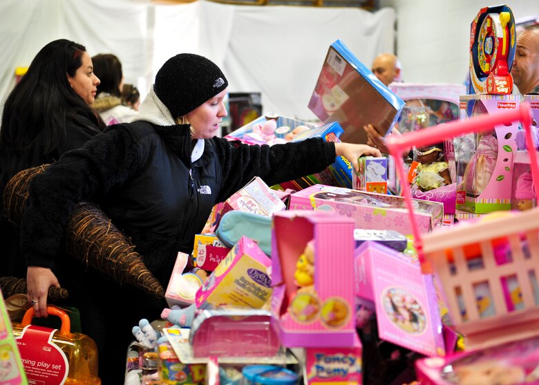 Christmas Comes Early To Eglin Families Eglin Air Force Base Article Display