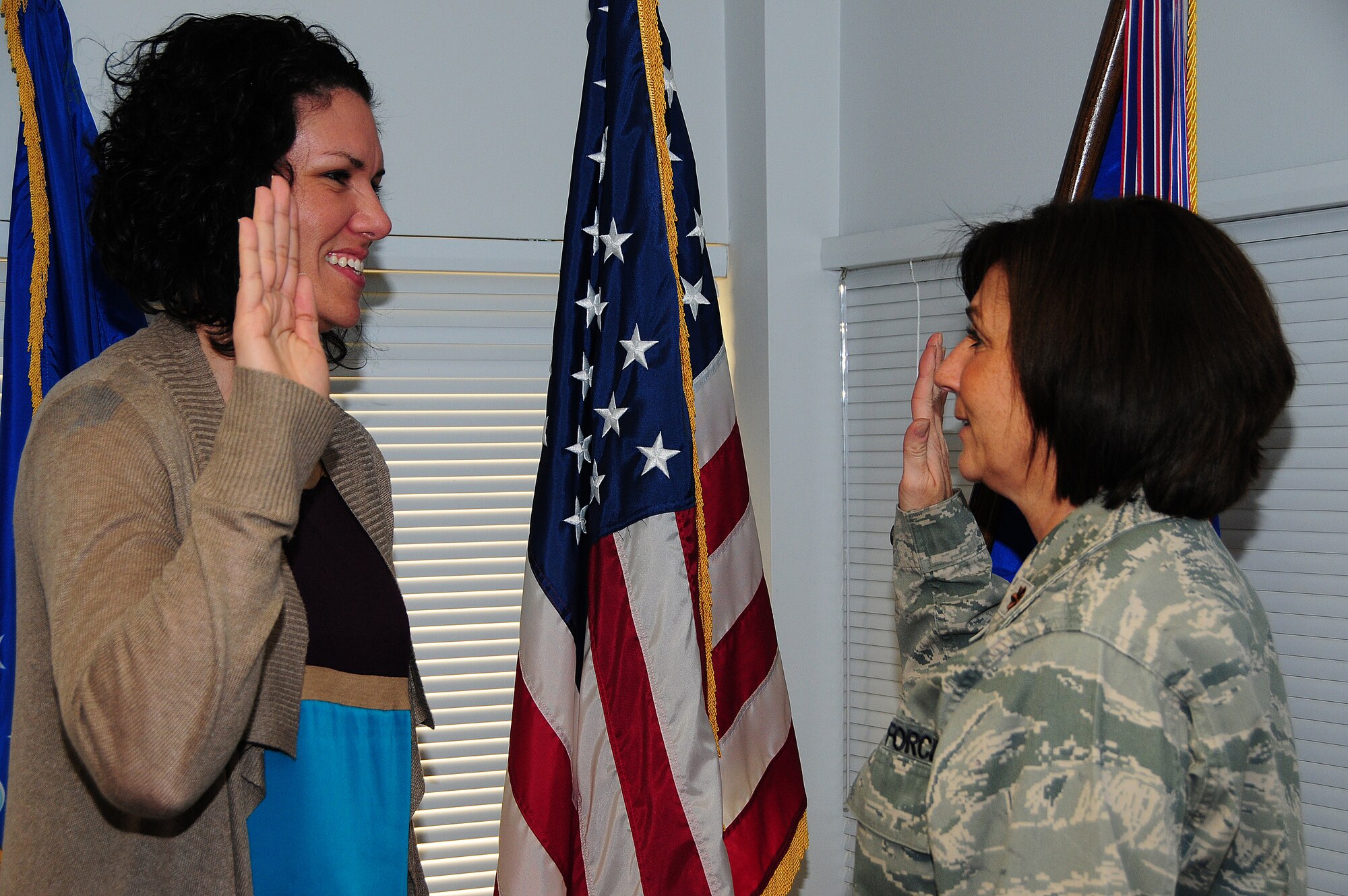 Ms. Jennifer Baumgartner, 914th Airlift Wing process manager repeats the oath of office given by Maj. Andrea Pitruzzella, 914th Airlift Wing chief of public affairs, during an officer oath of enlistment ceremony December 1 at Niagara Falls Air Reserve Station, NY. Ms. Baumgartner, now officially Capt. Baumgartner is the new process manager for the wing. She brings to her position eight years of Army active duty service as an intelligence officer. (U.S. Air Force photo by Peter Borys)
