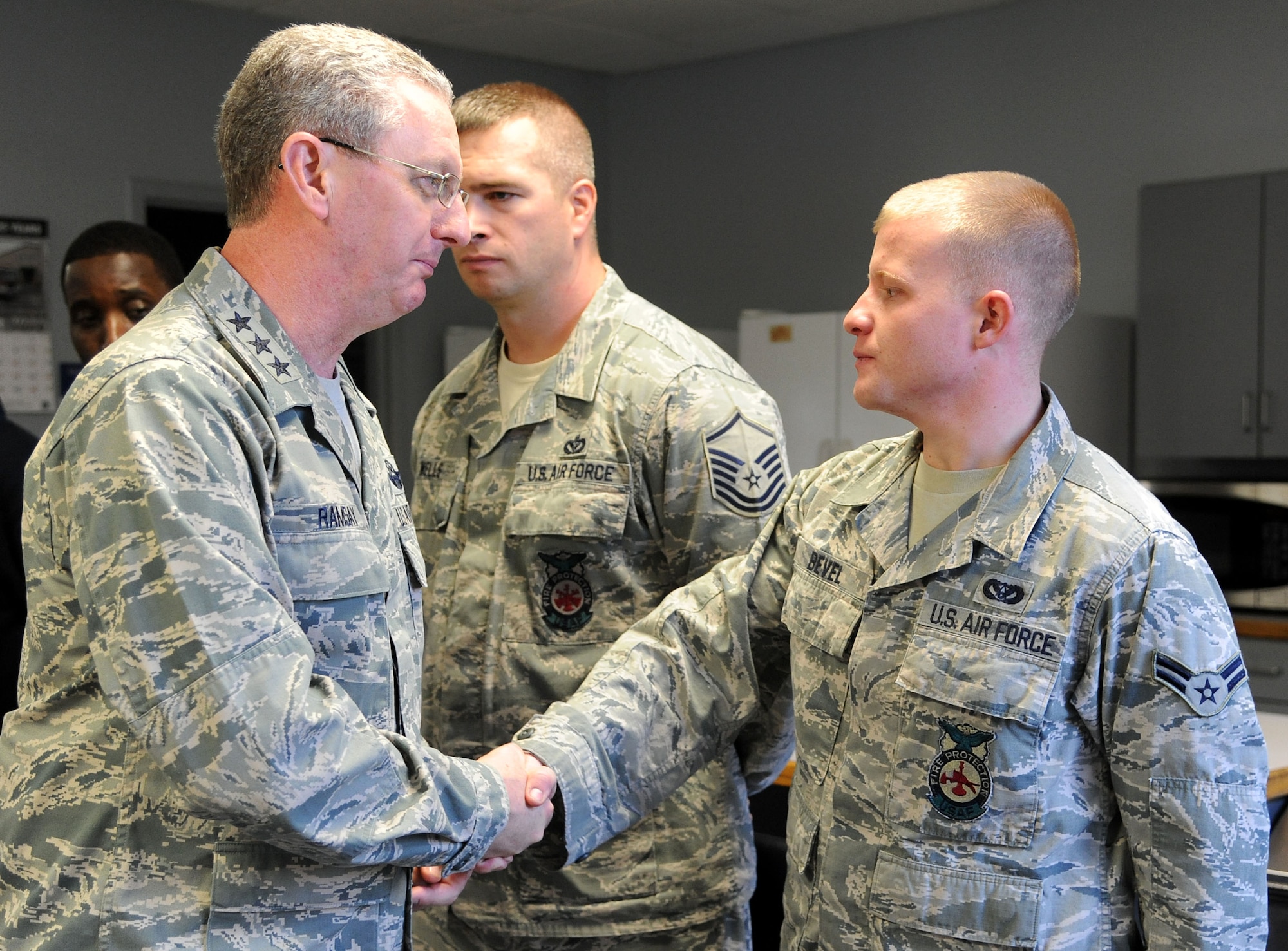 Lt. Gen. Mark Ramsay, 18th Air Force commander, presents a coin to Jesse Bevel, 375 Civil Engineer Squadron, for being a star performer at Scott Air Force Base, Ill. Dec. 2. General Ramsay toured Scott AFB after recently taking command to familiarize himself with the mission and people involved with the 375th Air Mobility Wing. (U.S. Air Force photo/ Staff Sgt. Ryan Crane)