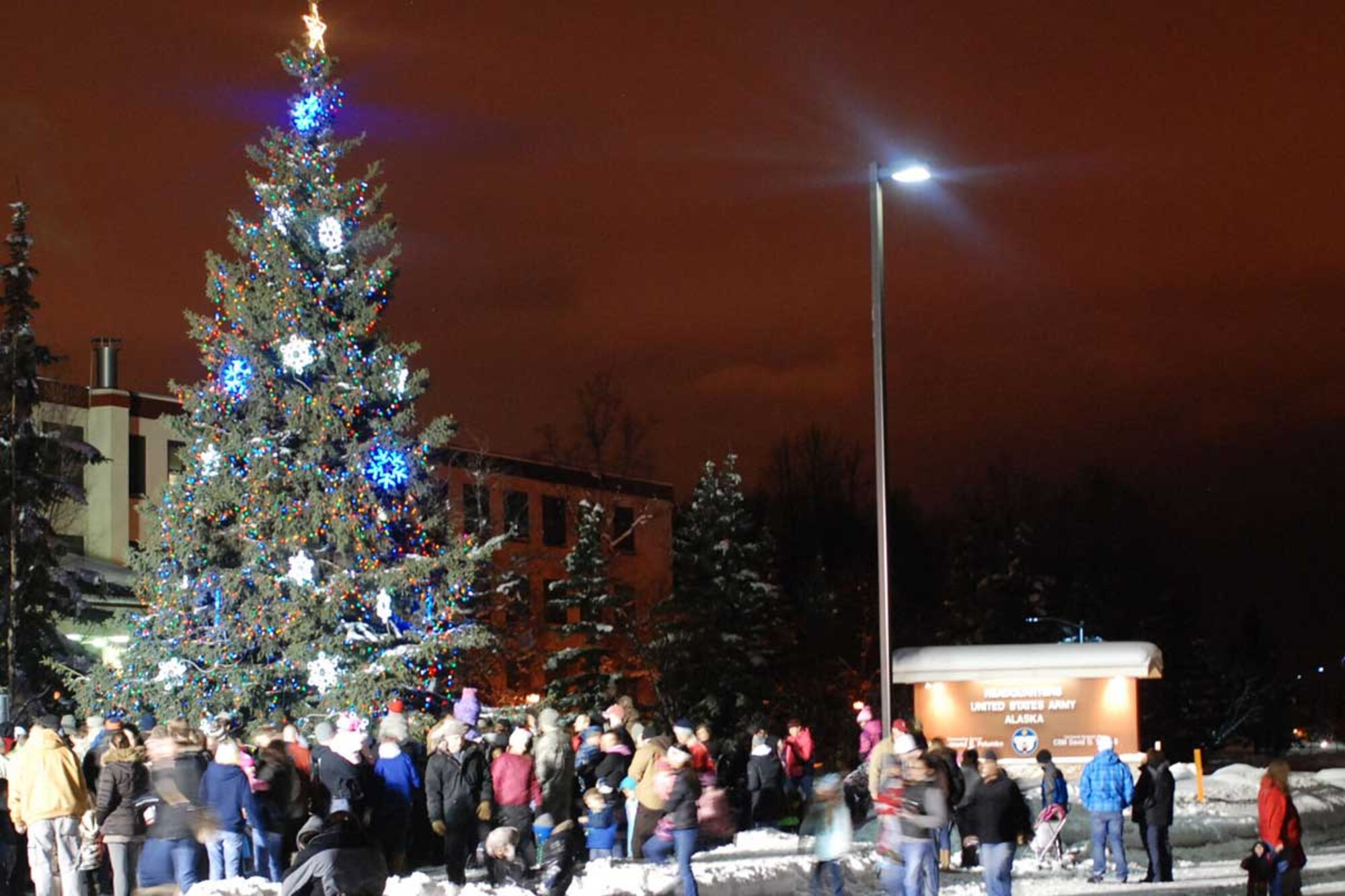 Service members and families gather in front of the U.S. Army Alaska headquarters building Dec. 1 at the JBER holiday tree lighting ceremony. (U.S. Army photo/Staff Sgt. Matthew Winstead)