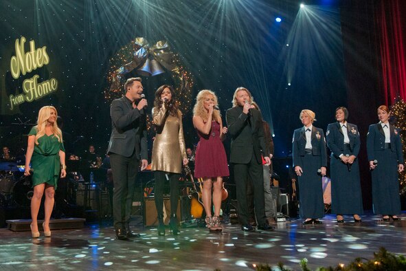 Lee Ann Womack, Little Big Town and the vocalists from the Band of the U.S. Air Force Reserve perform the finale during the taping of “Holiday Notes from Home” at the Grand Ole Opry House in Nashville, Tenn. The hour-long special that will air on the American Forces Network and the Great American Country Network this holiday season. (U.S. Air Force photo/Ken Hackman)