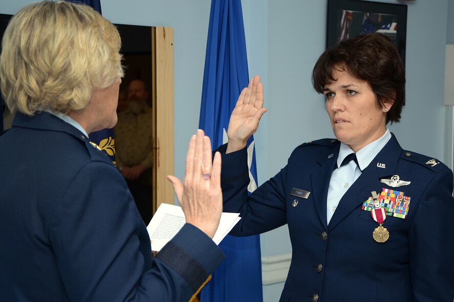 Col. Laurie Farris, Director of State Operations at State Headquarters, takes the oath of office from Brig. Gen. Carol Protzmann during her promotion ceremony Dec. 3 at Pease Air National Guard Base, N.H.  Col. Farris in her new position will be responisble for future missions for the N.H. Air National Guard.   (U. S. Air Force photo by Tech. Sgt. Mark Wyatt)