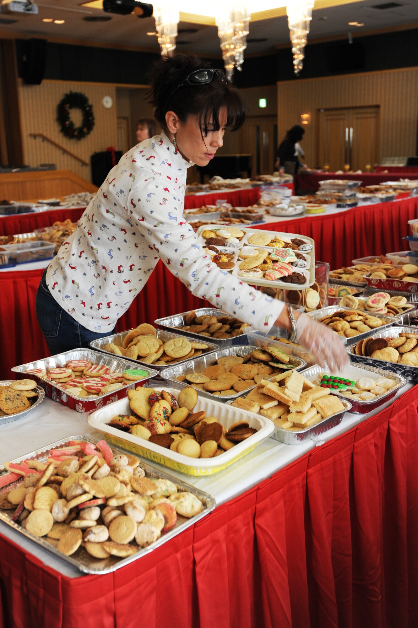 MISAWA AIR BASE, Japan -- Pam Cozad, military spouse and volunteer, packages cookies during Misawa’s annual Cookie Caper here, Dec. 13. Volunteers baked, collected and packaged a variety of cookies which were delivered to single, unaccompanied servicemembers unable to spend the holiday season with their families. The event is sponsored by the Misawa Officers’ and Enlisted Spouses’ Clubs.  Six committee members and 36 volunteers helped package more than 2,920 dozen cookies this year. (U.S. Air Force photo/Airman 1st Class Kia Atkins)