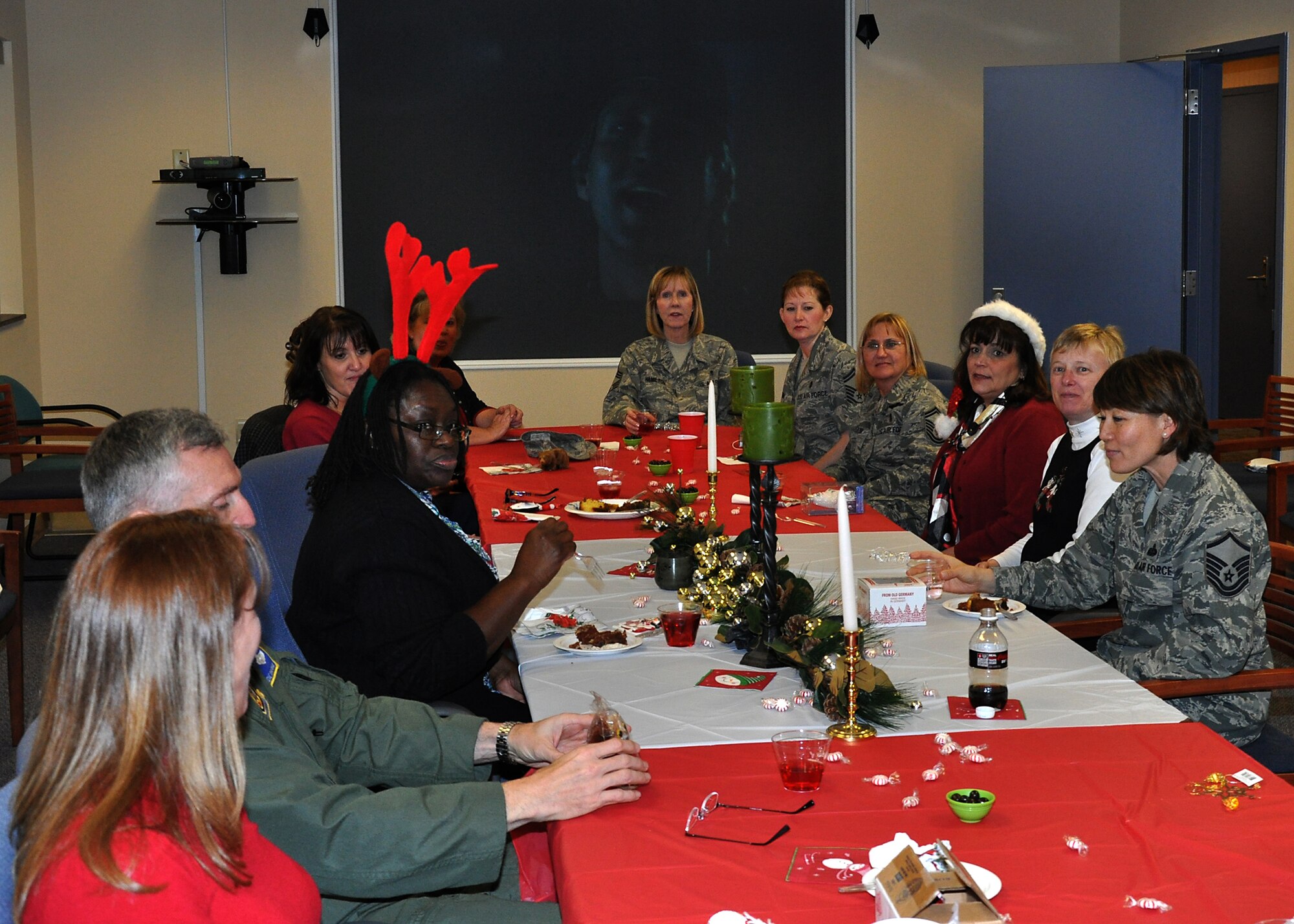 315th Airlift Wing staff share holiday meal gt 315th Airlift Wing