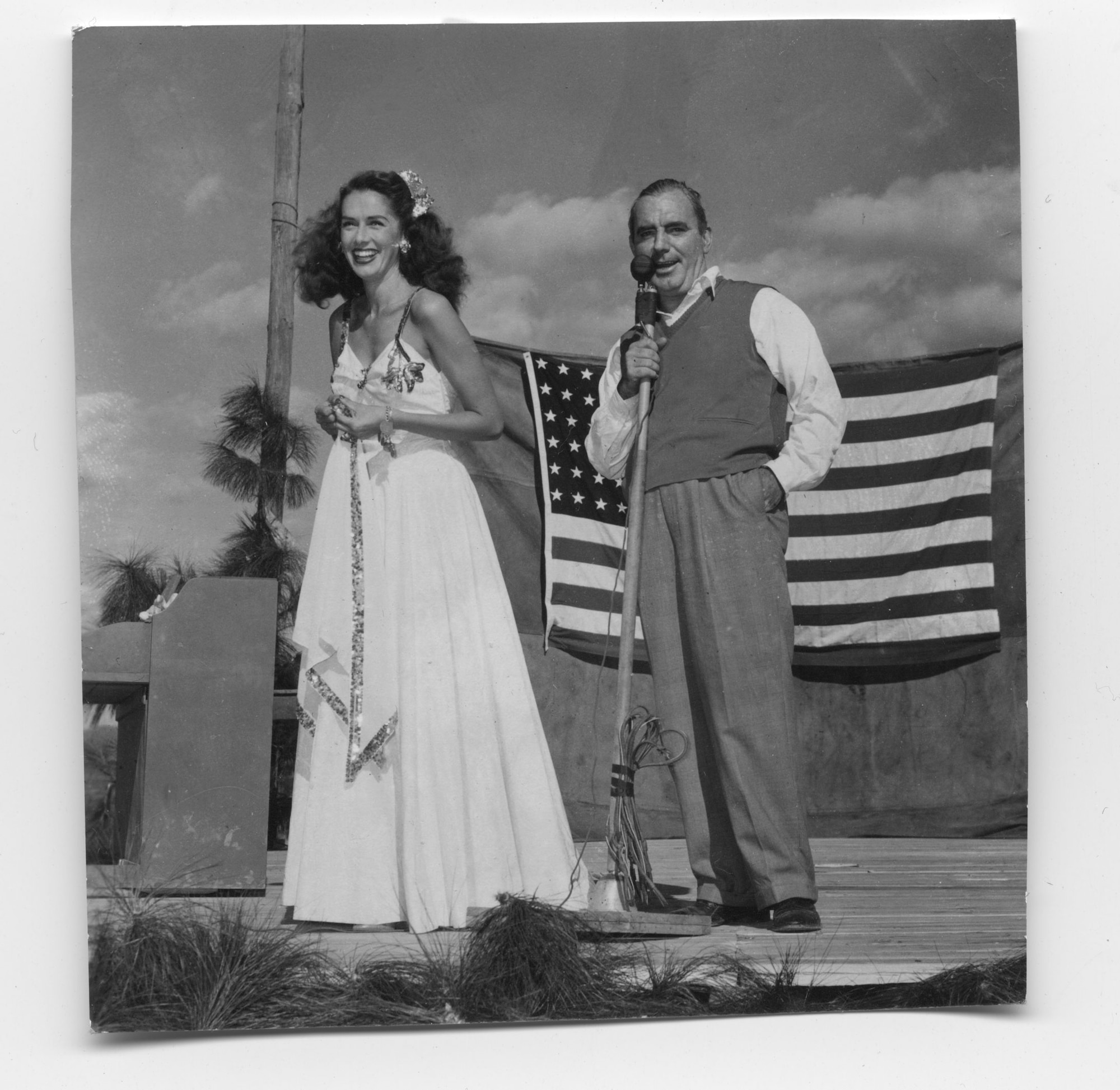 Jinx Falkenburg and Pat O’Brien, co-leaders of USO tour to the CBI, late 1944. Based on multiple sources, this picture appears to have been taken in Chanyi, China, site of the 35th PRS headquarters.