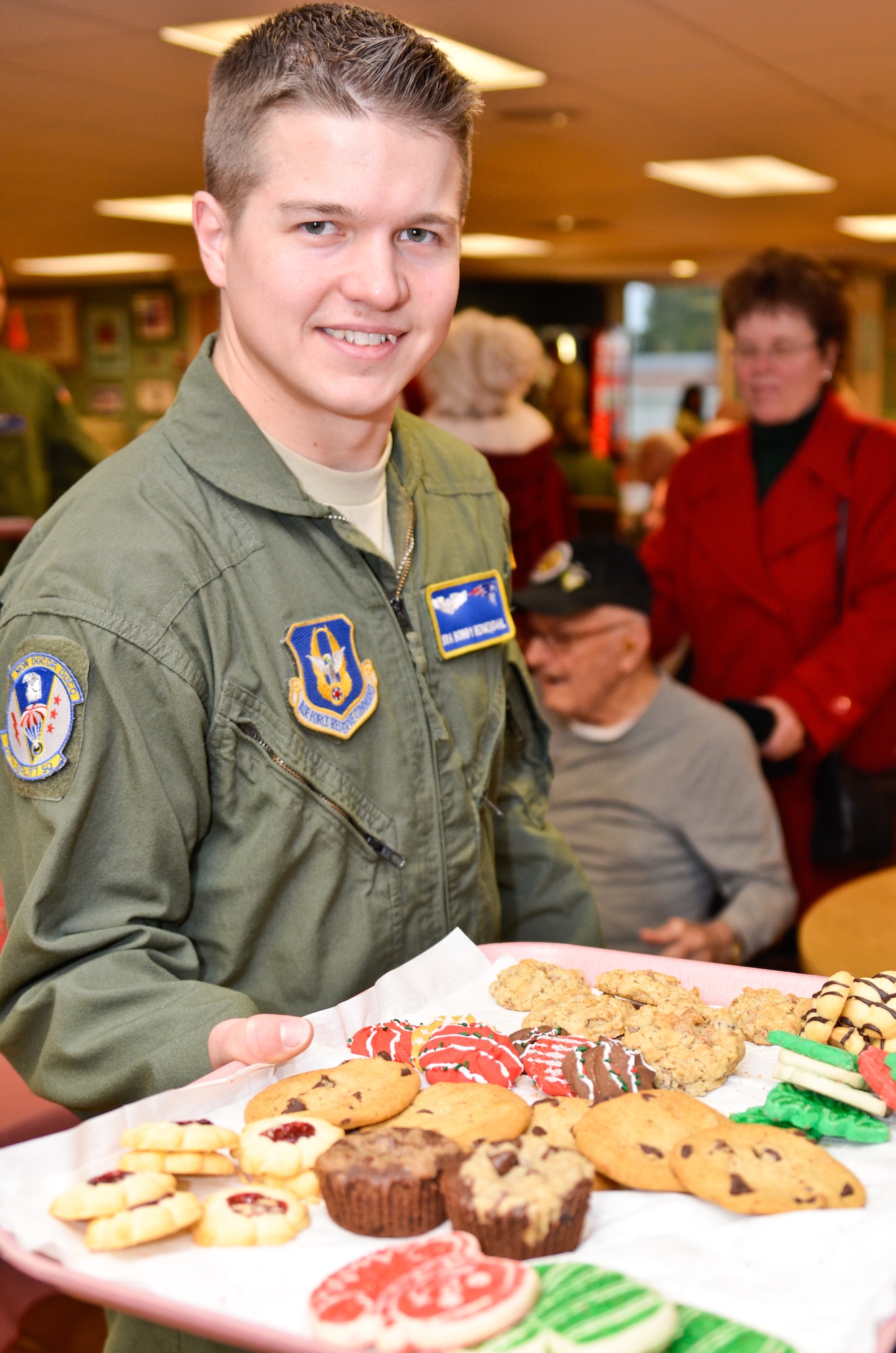 Airmen from the 337th Airlift Squadron, Westover Air Reserve Base, bring
cookies and holiday cheer to veterans at the Holyoke Soldiers' Home Dec. 15.