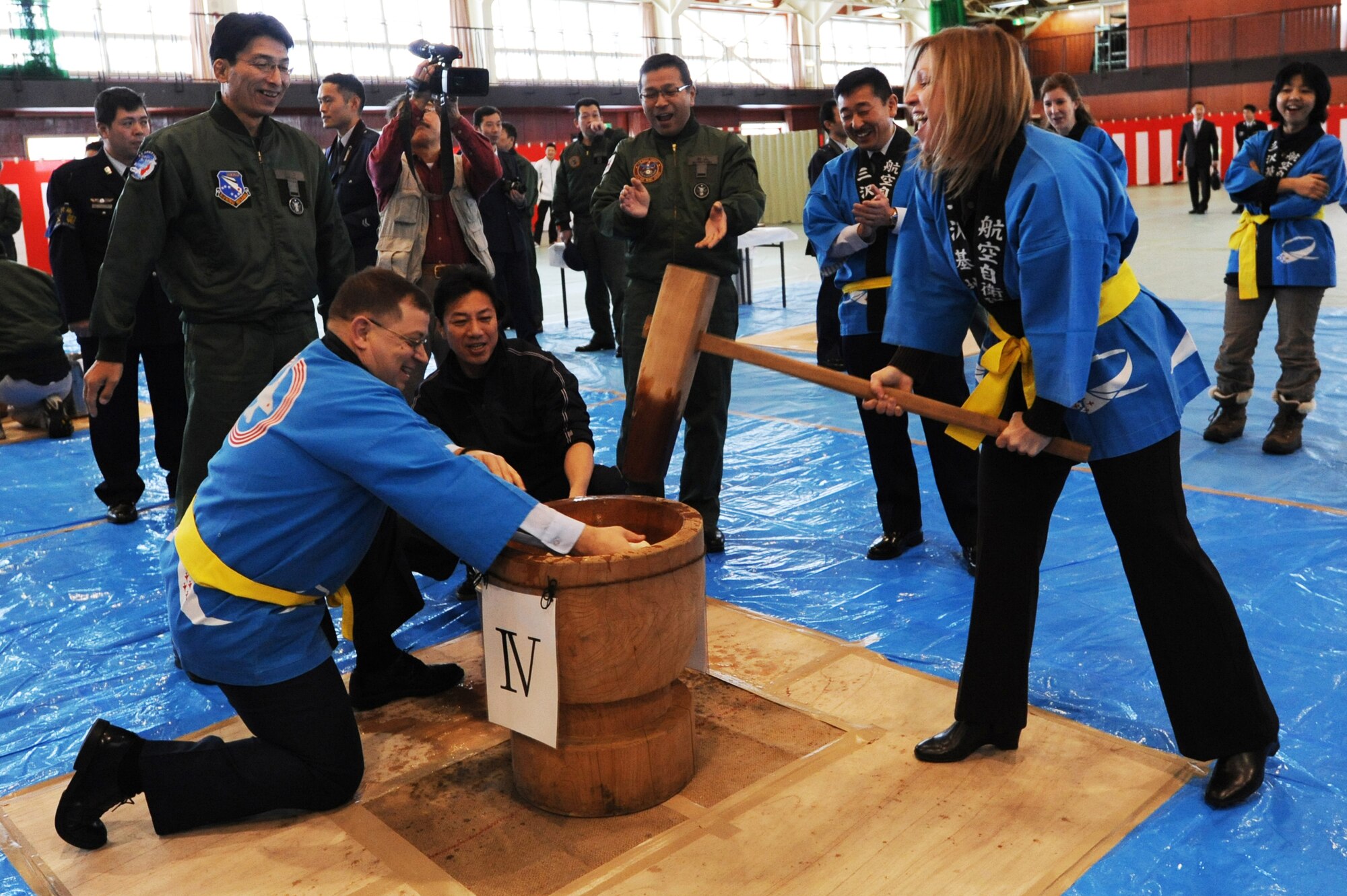 MISAWA AIR BASE, Japan -- Col. John Griffin, left, 35th Mission Support Group commander, and his wife, Misty, participate in the Annual Misawa Air Base Rice Cake Pounding Ceremony here, Dec. 19. The ceremony, known as mochitsuki, brought together American and Japanese communities to share cultural traditions.  (U.S. Air Force photo/Airman 1st Class Kia Atkins)