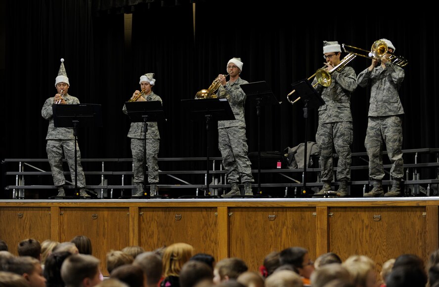 MINOT AIR FORCE BASE, N.D. – The U.S. Air Force Heartland of America Band performs an assortment of Christmas music for students at the Dakota Elementary School here Dec. 14. The band toured Minot AFB for three days, performing at various locations, spreading good cheers and improving morale. (U.S. Air Force photo/Airman 1st Class Stephanie Ashley)