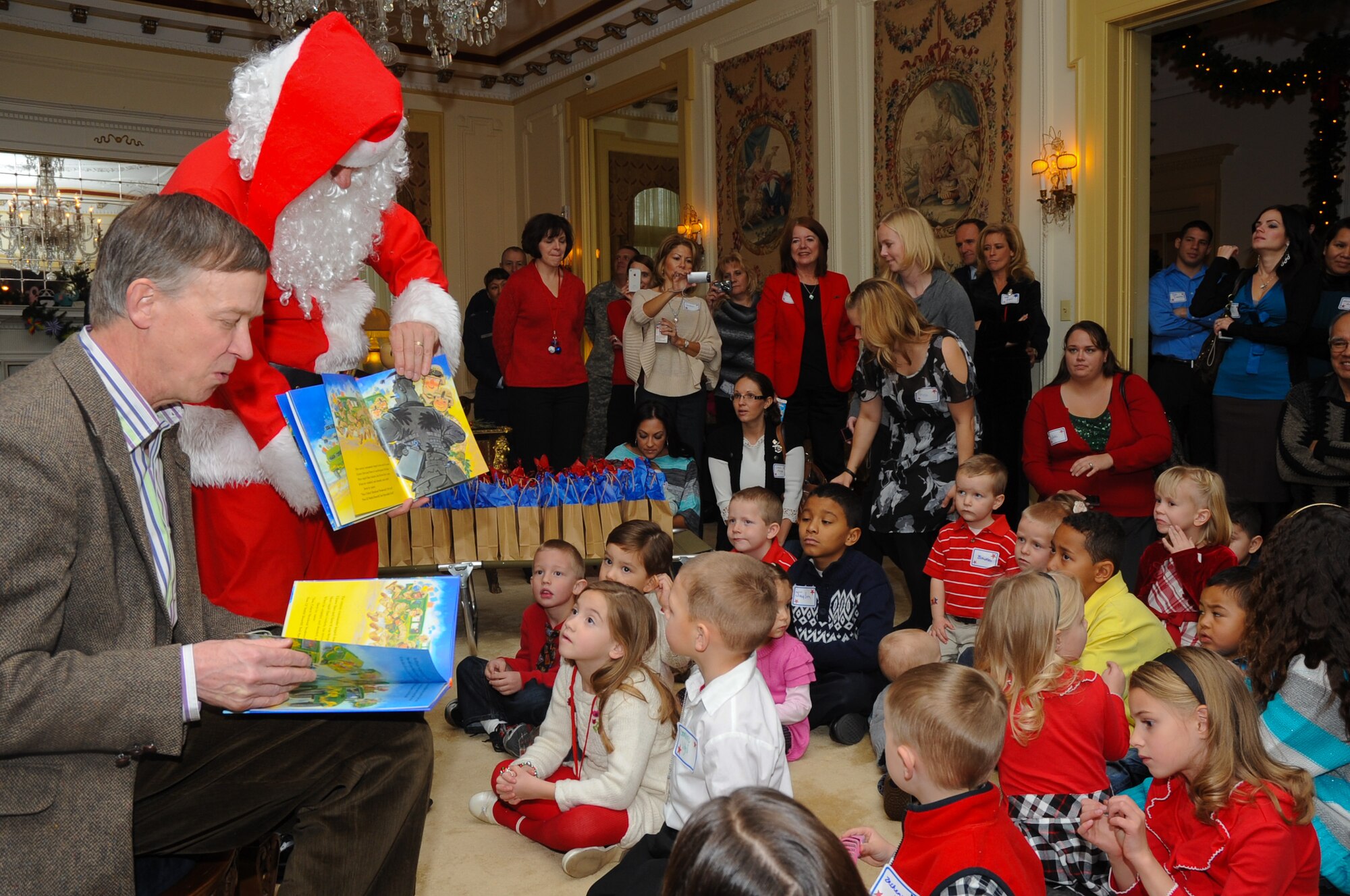 Guard families get holiday party at governor’s house > 140th Wing