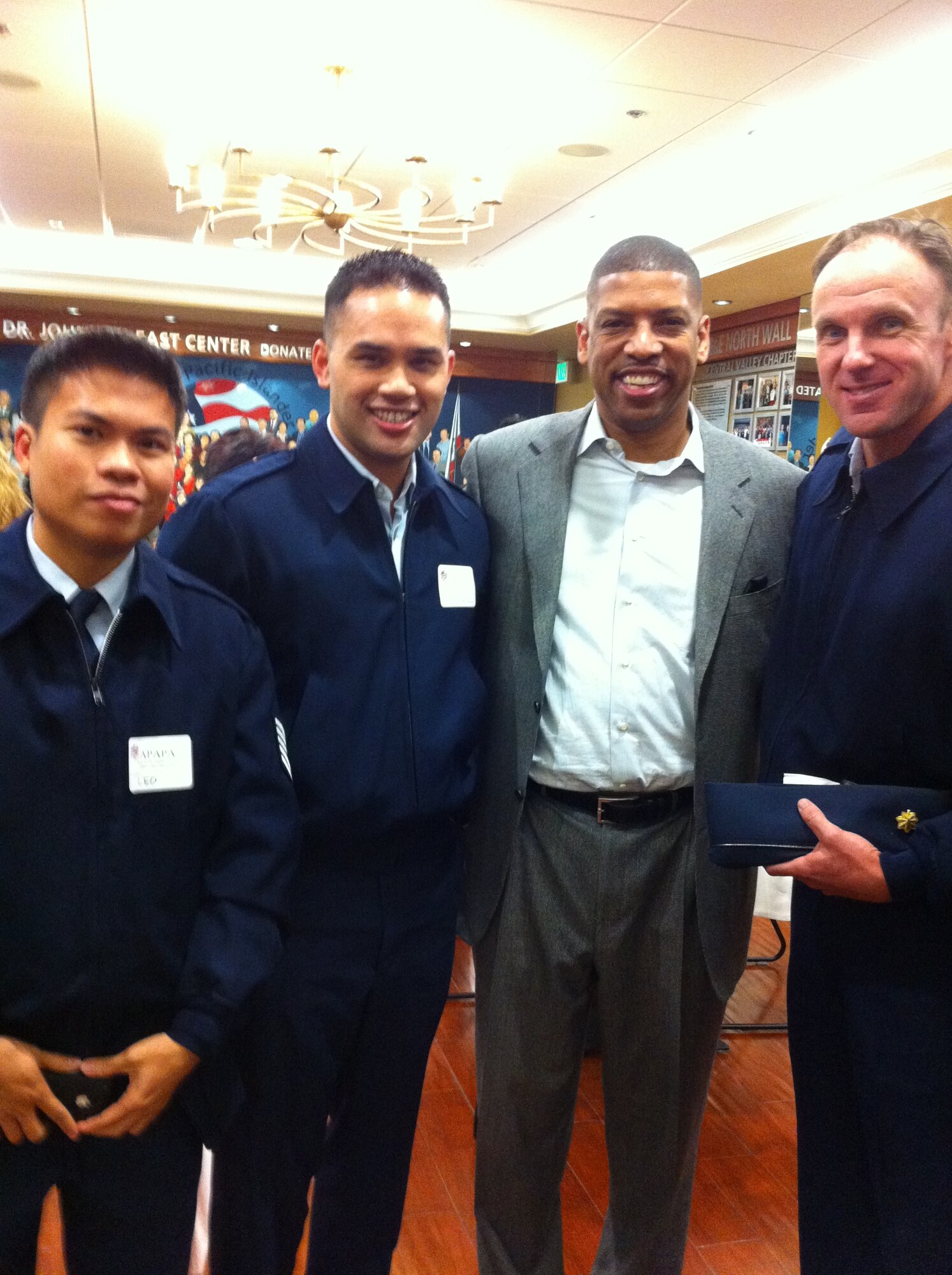 (l-r) Tech. Sgt. Leo Morales, Staff Sgt. Christian Manuel, Sacramento Mayor Kevin Johnson, Major Kevin Magaletta

SACARAMENTO, Calif. – Major Kevin Magaletta, 364th Recruiting Squadron operations flight commander, presented information on Air Force career opportunities to a group of 200 senior Sacramento influencers at an Asian-Pacific Islander American Public Affairs Association holiday mixer here December 12.  Sacramento Mayor and former NBA player Kevin Johnson was in attendance and posed for photos with members of the 364th RCS. 
