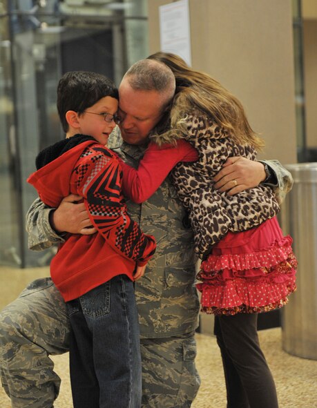 Master Sgt. Daniel Bosche is greeted by his children Dec. 21. He was among the last to leave Iraq. (U.S. Air Force photo by Kim Cook)