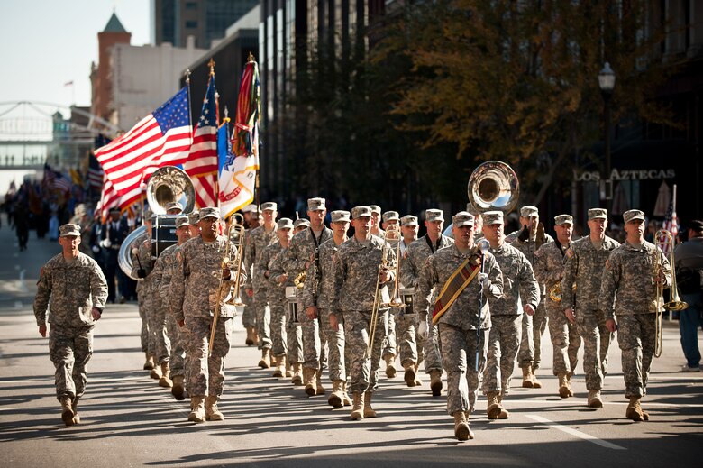 Kentucky Air Guard kicks off Louisville Veterans Day Parade > 123rd