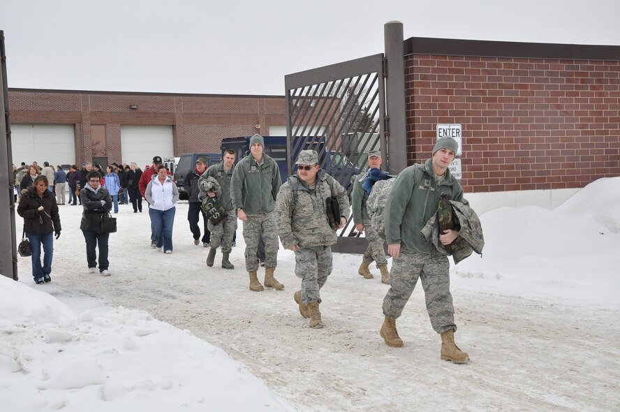 934th Civil Engineers head for the bus  to Ft. McCoy Jan. 29 for combat skills training before leaving for Afghanistan. (Air Force Photo/Tech. Sgt. Bob Sommer) 