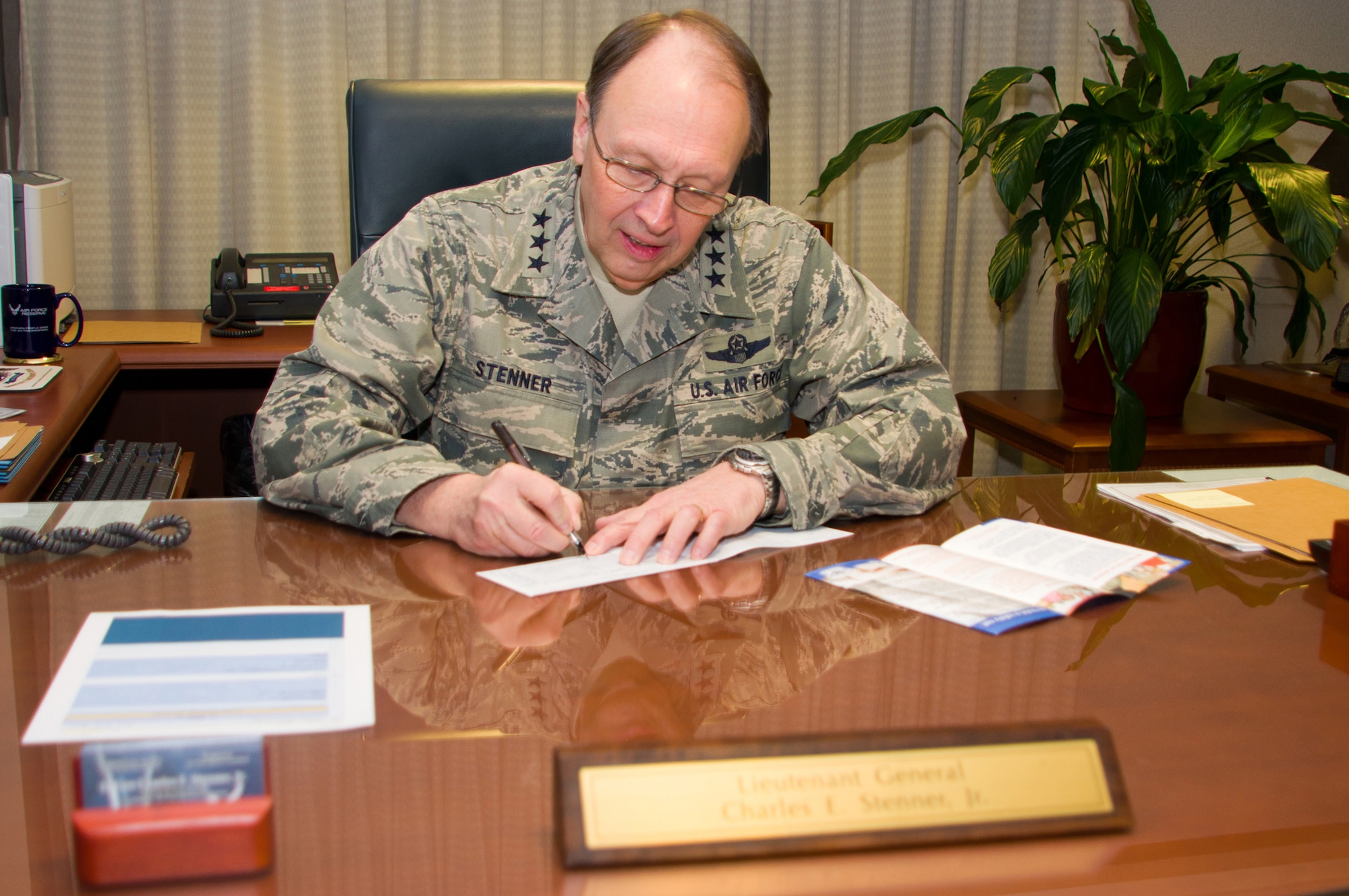Lt. Gen. Charles E. Stenner, Jr., commander of Air Force Reserve Command, fills out his campaign pledge for the Air Force Assistance Fund. AFAF supports the Air Force Aid Society, the Air Force Enlisted Village, Air Force Village and the LeMay Foundation. The AFAF campaign ends March 18, 2011. (U.S. Air Force photo/Staff Sgt. Alexy Saltekoff)