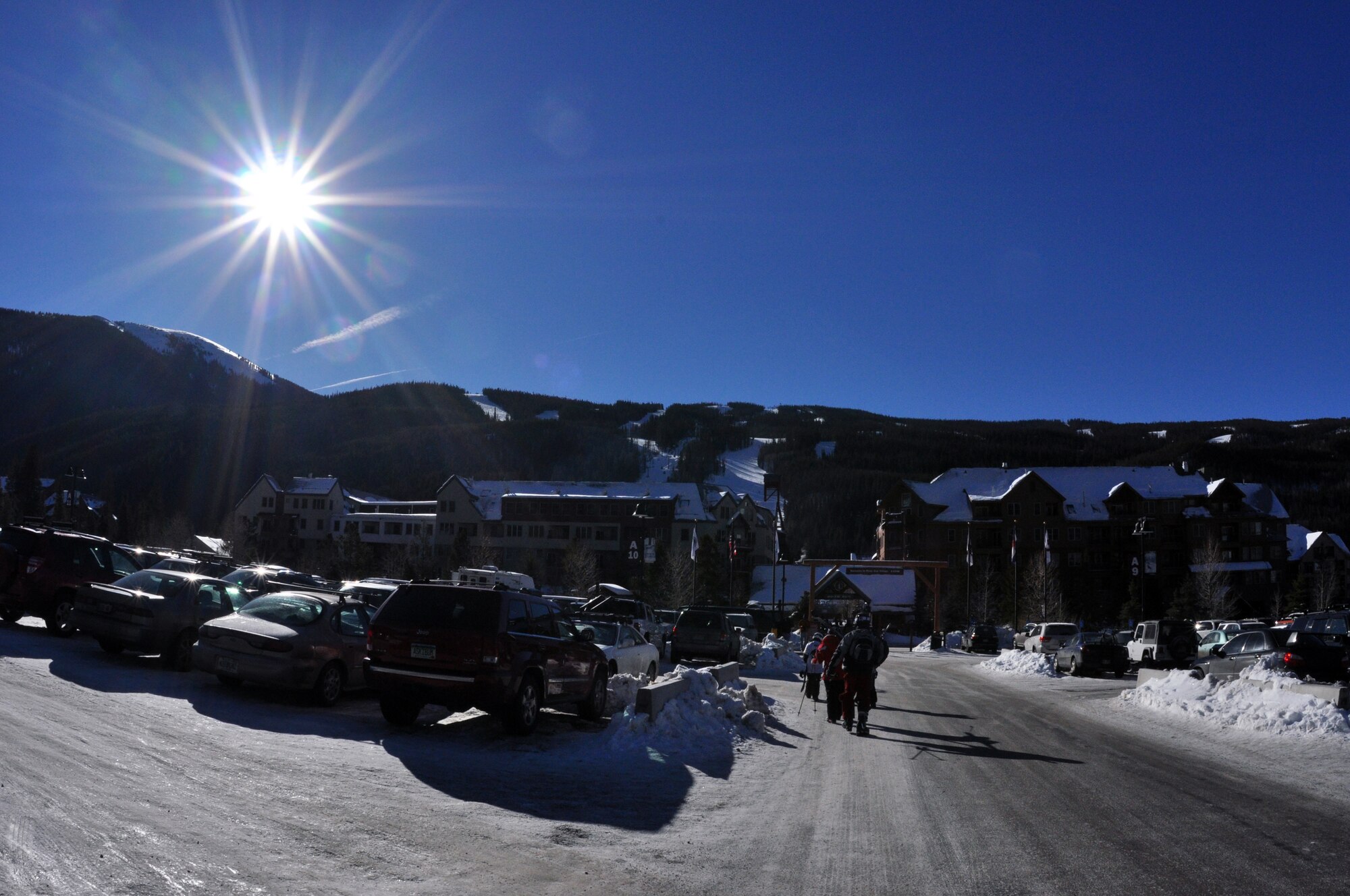 Servicemembers arrive at Keystone Resort in Keystone, Colo. for SnoFest 2011 to enjoy a weekend of skiing and entertainment Jan. 28. (U.S. Air Force photo by 1st Lt. Brooke Brzozowske)