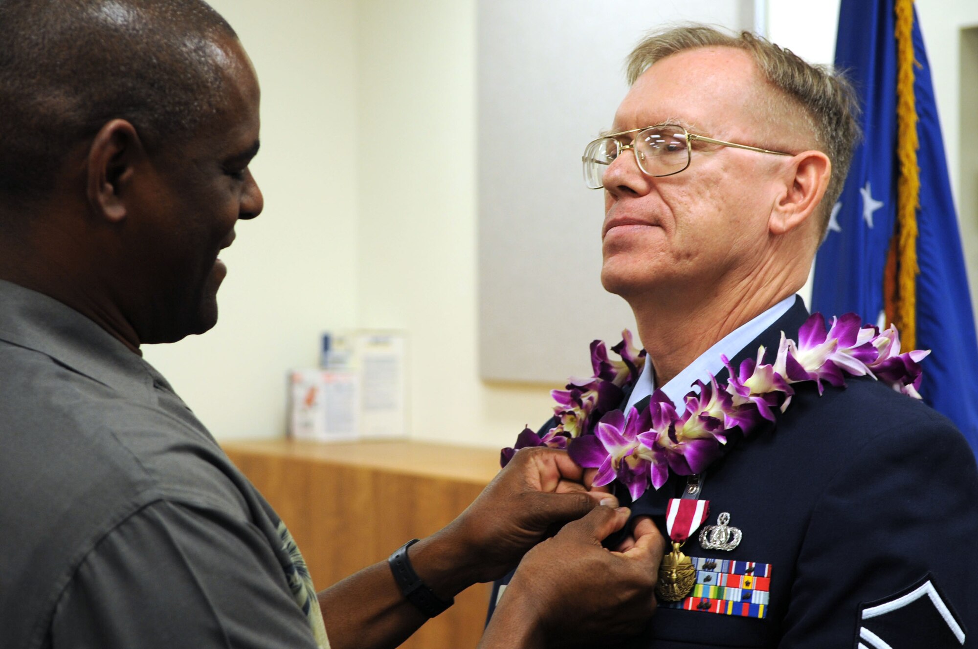 Former USAF Band of the Pacific- Hawaii NCOIC and audio engineer, MSgt (R) John Warren, presents MSgt Daryl Yager with the USAF retiree pin.