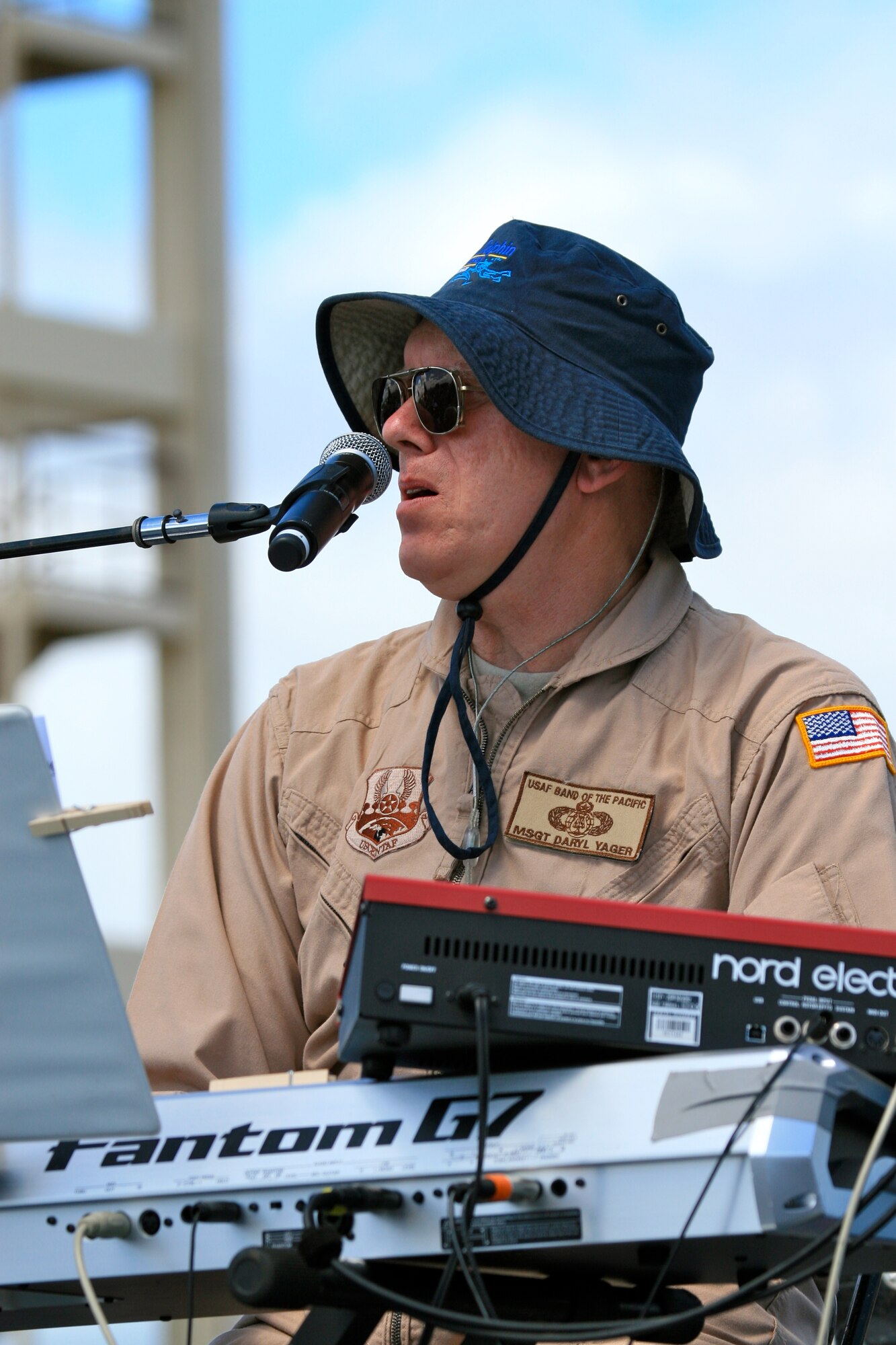 The USAF Band of the Pacific Perfomed at the Hickam AFB Open House prior to the USAF Thuinderbirds' exhibition