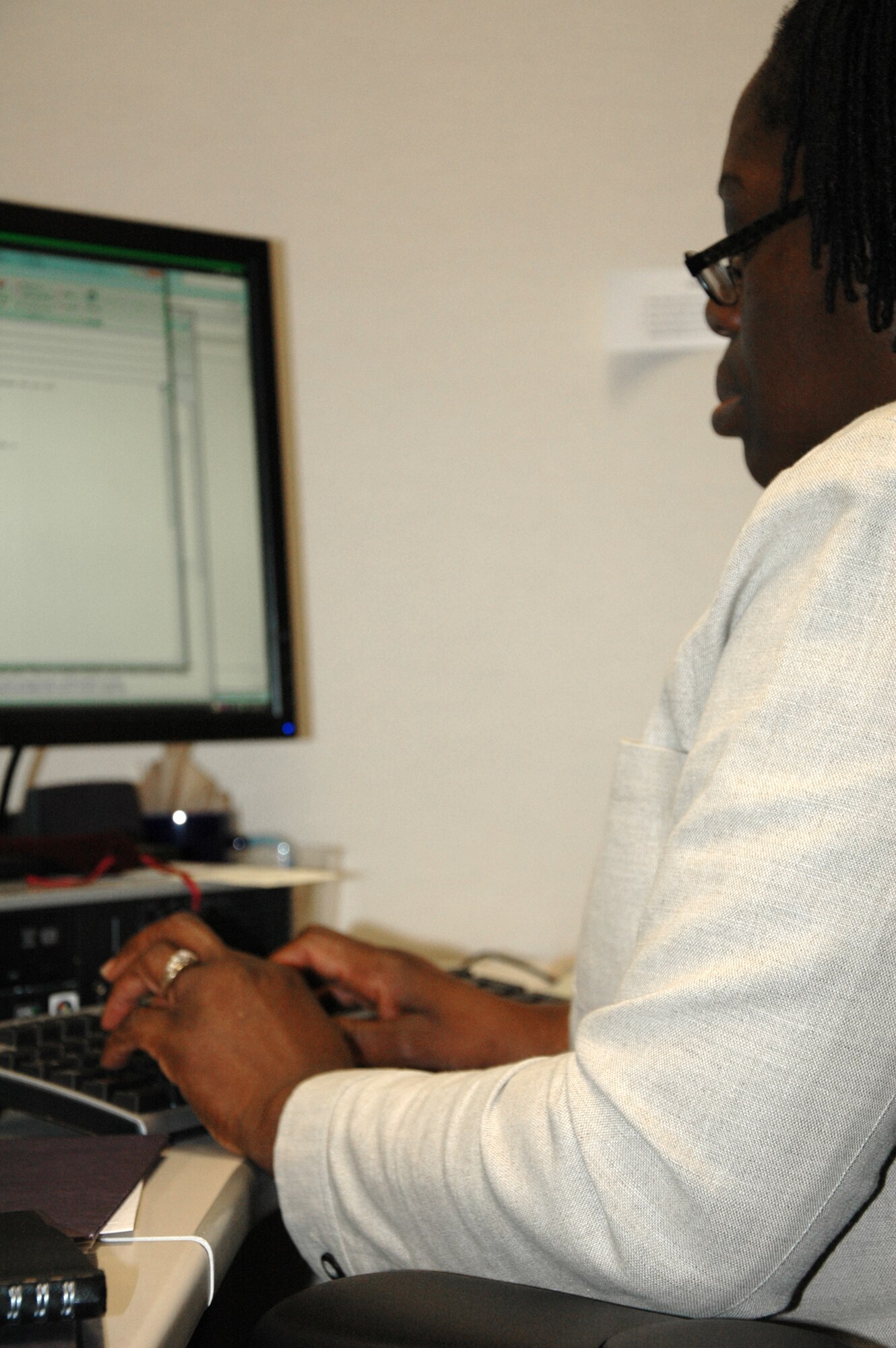 Wing IT shares home INFOSEC tips (U.S. Air Force photo/Senior Airman Robert Pilch)