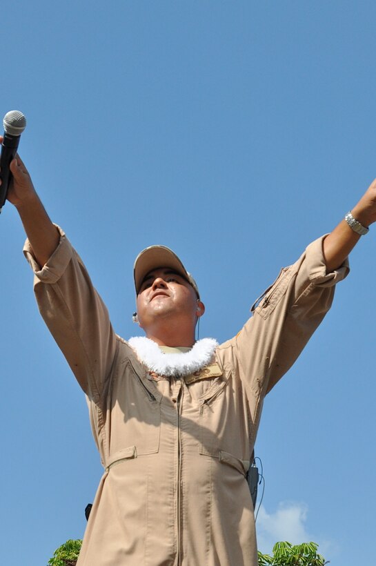 Honolulu / 22 Oct 2009 - TSgt Richard Vasquez and Hana Hou performs Red Ribbon Week show at local school.  (US Air Force Photo / TSgt Cohen Young)