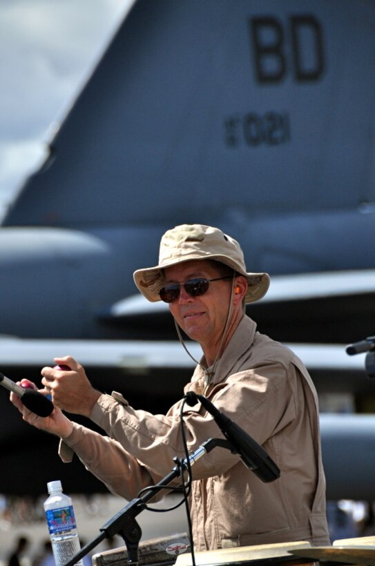 Hickam AFB / 20 Sep 2009 - CMSgt Larry MacTaggart performs with Hana Hou at the Hickam Open House