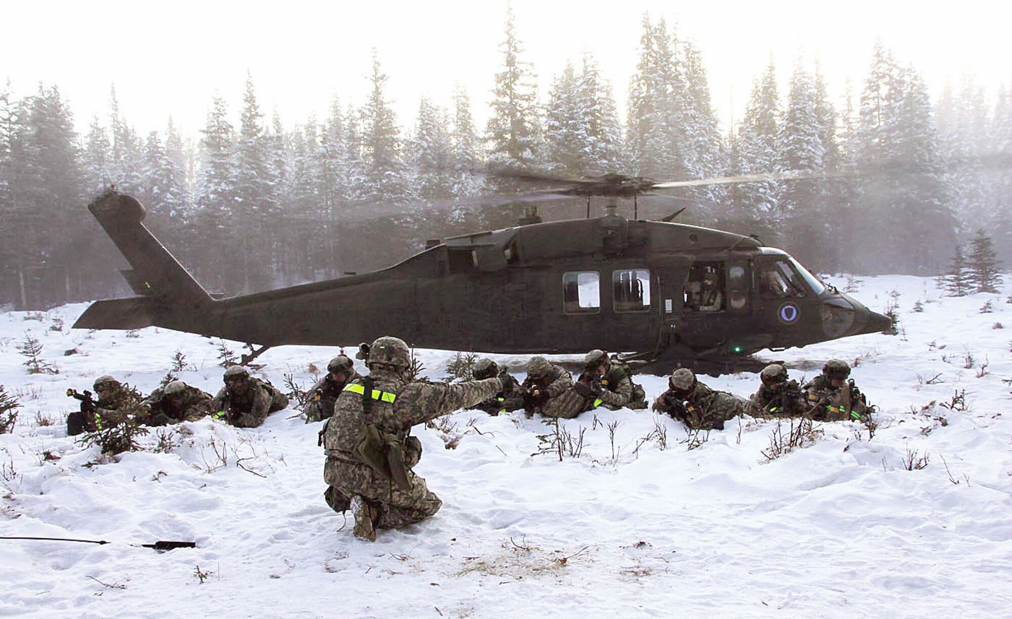 Soldiers assigned to 164th MP conduct squad lanes, Jan. 27, at Landing Zone 17 in preparation for an upcoming deployment to Afghanistan. (Photo by Staff Sgt. Jason Epperson/3MEB PAO)