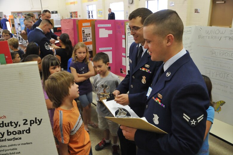 Kirtland Afb Volunteers Made A Difference In 2010 Kirtland Air Force Base Article Display