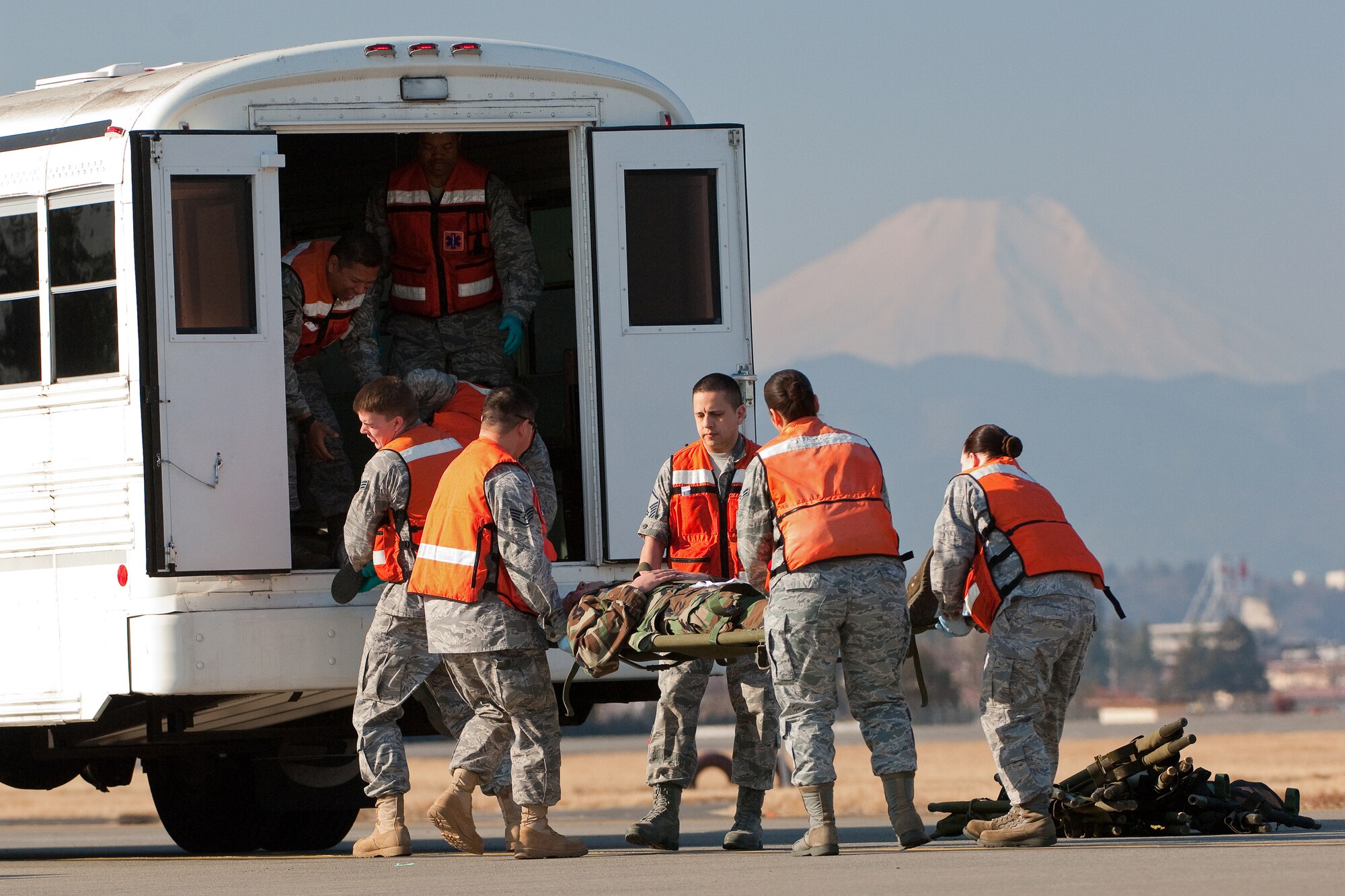 YOKOTA AIR BASE, Japan -- Members from the 374th Aerospace Medicine Squadron upload patients from a simulated aircraft crash into a medical transportation bus during an Emergency Management Exercise here Feb. 4. (U.S. Air Force photo/Osakabe Yasuo)
