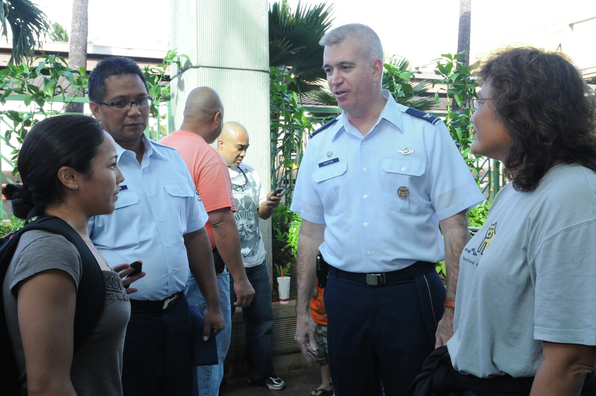 HONOLULU INTERNATIONAL AIRPORT, Hawaii -- U.S. Air Force Reserve Col. Robert A. Huston, 624th Force Support Group commander, 624th Regional Support Group, speaks with Airmen from the 48th Aerial Port Squadron, before they boarding a plane here Jan. 24. 48 APS servicemembers stationed at Hickam Air Force Base, Hawaii, are headed to Southwest Asia for an extended deployment in support of contingency operations. They will be working alongside other Air Force APS Airmen in conducting ramp operations, processing cargo and passengers. (U.S. Air Force photo/Tech. Sgt. Steve Lewis)