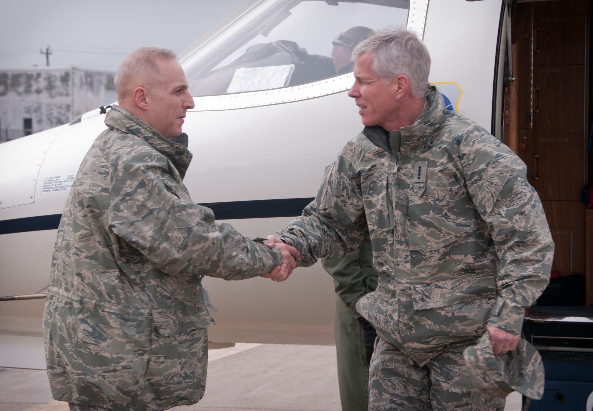 CAPE COD COAST GUARD AIR STATION, Mass. -- General William L. Shelton,
Commander, Air Force Space Command, was greeted by Colonel Anthony E. Schiavi, Commander, 102nd Intelligence Wing, upon his arrival at Cape Cod Coast Guard Air Sation, Mass. Feb. 8. The General arrived at the base on his way to visit with the personnel at the 6th Space Warning Squadron, Cape Cod Air Force Station.
(U.S. Air Force photo by Master Sgt. Sandra L. Niedzwiecki)
