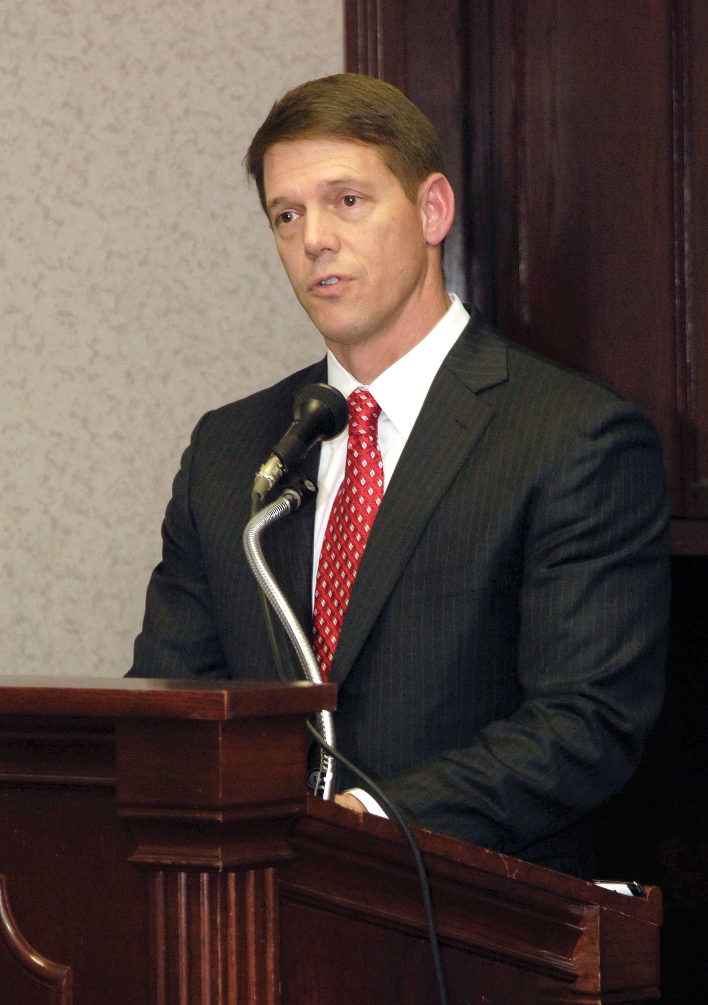 Dr. Douglas Blake assumed command of the 76th Software Maintenance Group Jan. 31 during a ceremony in the Oklahoma room. Dr. Blake comes to Tinker from the deputy director position at the Air Force Research Laboratory’s Air Vehicles Directorate at Wright Patterson AFB, Ohio. (Air Force photo by Margo Wright)