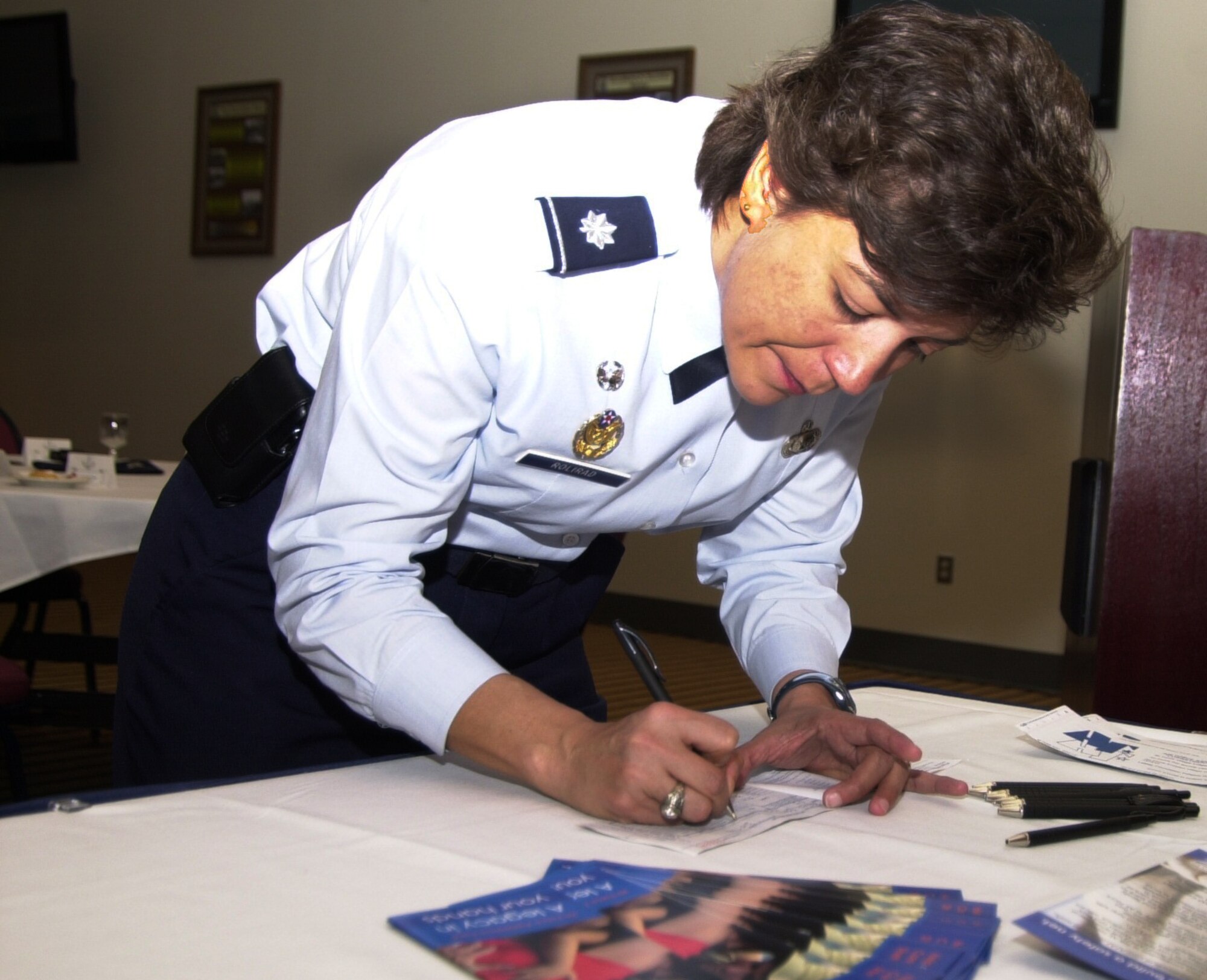 GOODFELLOW AIR FORCE BASE, Texas -- Lt. Col. Karen Rolirad, 315th Training Squadron Commander, makes her Air Force Assistance Fund contribution during the kickoff breakfast Feb. 14 at the Event Center.  (U.S. Air Force photo/Connie Hempel)