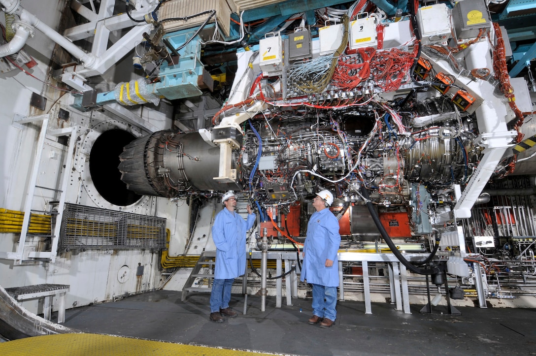 AEDC team tests F136 Joint Strike Fighter engine