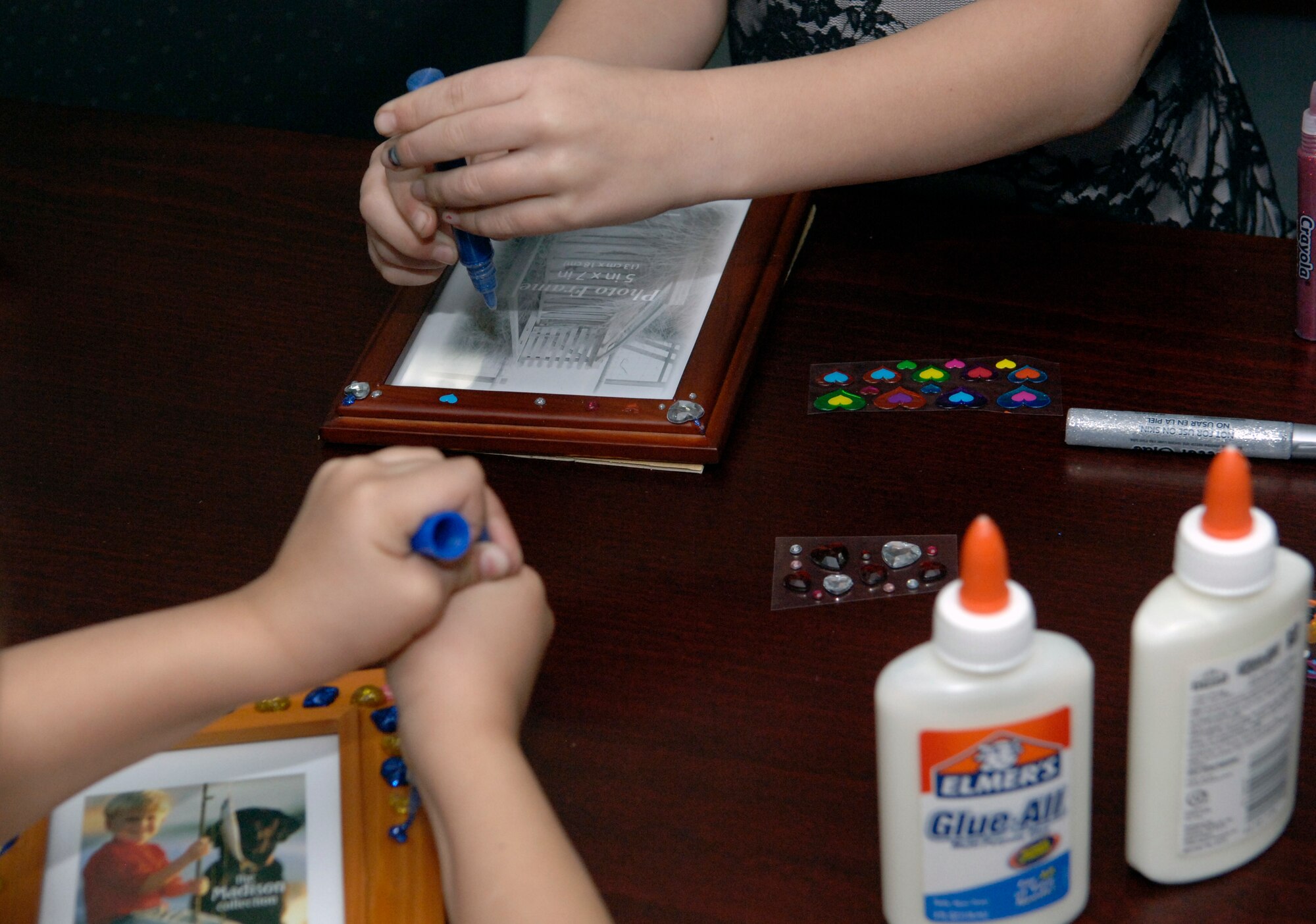 Children of deployed personnel participate in arts and crafts activities during the Hearts Apart dinner held Feb. 11, 2011, at the Airman and Family Readiness Center on Incirlik Air Base, Turkey. The children decorated picture frames, which will be sent to their deployed parents.  (U.S. Air Force photo by Senior Airman Anthony J. Hyatt/Released)