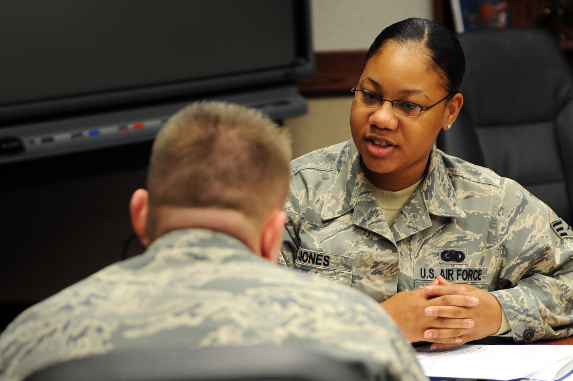 Senior Airman Jennifer Jones, Airman Leadership School student conducts a practice interpersonal session, or feedback, with a subordinate during ALS Jan. 26, 2011 at Scott Air Force Base, Ill. During the 24 academic day period Airmen will learn how conduct feedback sessions, write bullets for EPRs and awards packages along with three public speaking briefs.  (U.S. Air Force photo/Staff Sgt. Teresa M. Jennings)